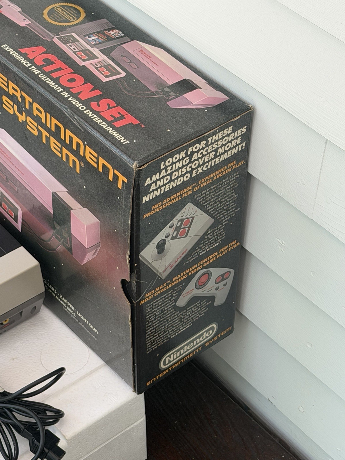 1988 Nintendo NES Action Set Console w/ Box-Controllers-Gun-Adv Remote & 7 Games