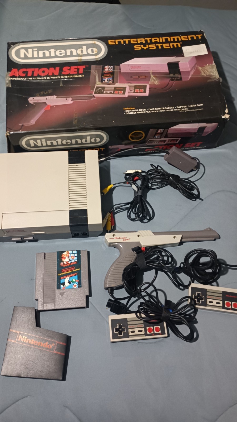 Nintendo NES Action Set w/ Box, 2 Controllers, Zapper Light Gun
