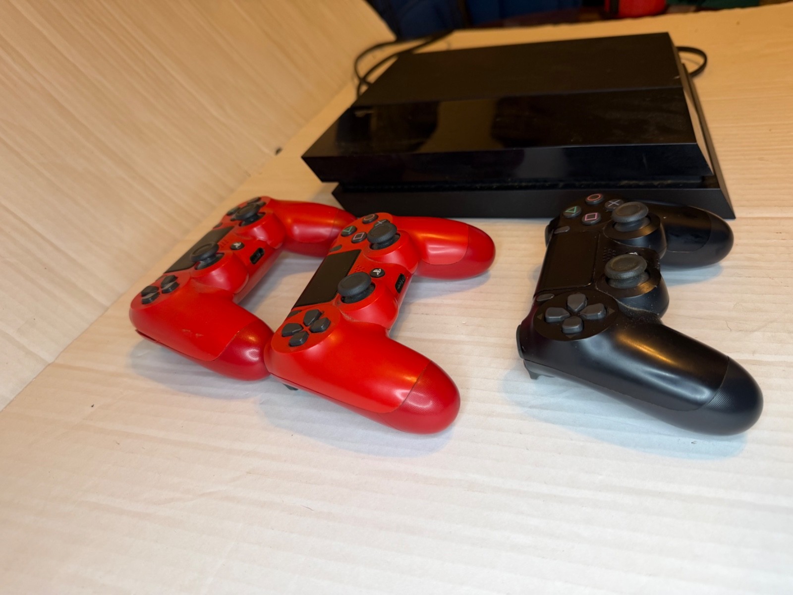 Sony PlayStation 4 PS4 Console Bundle w/ 3 Controllers & Charging Dock Tested