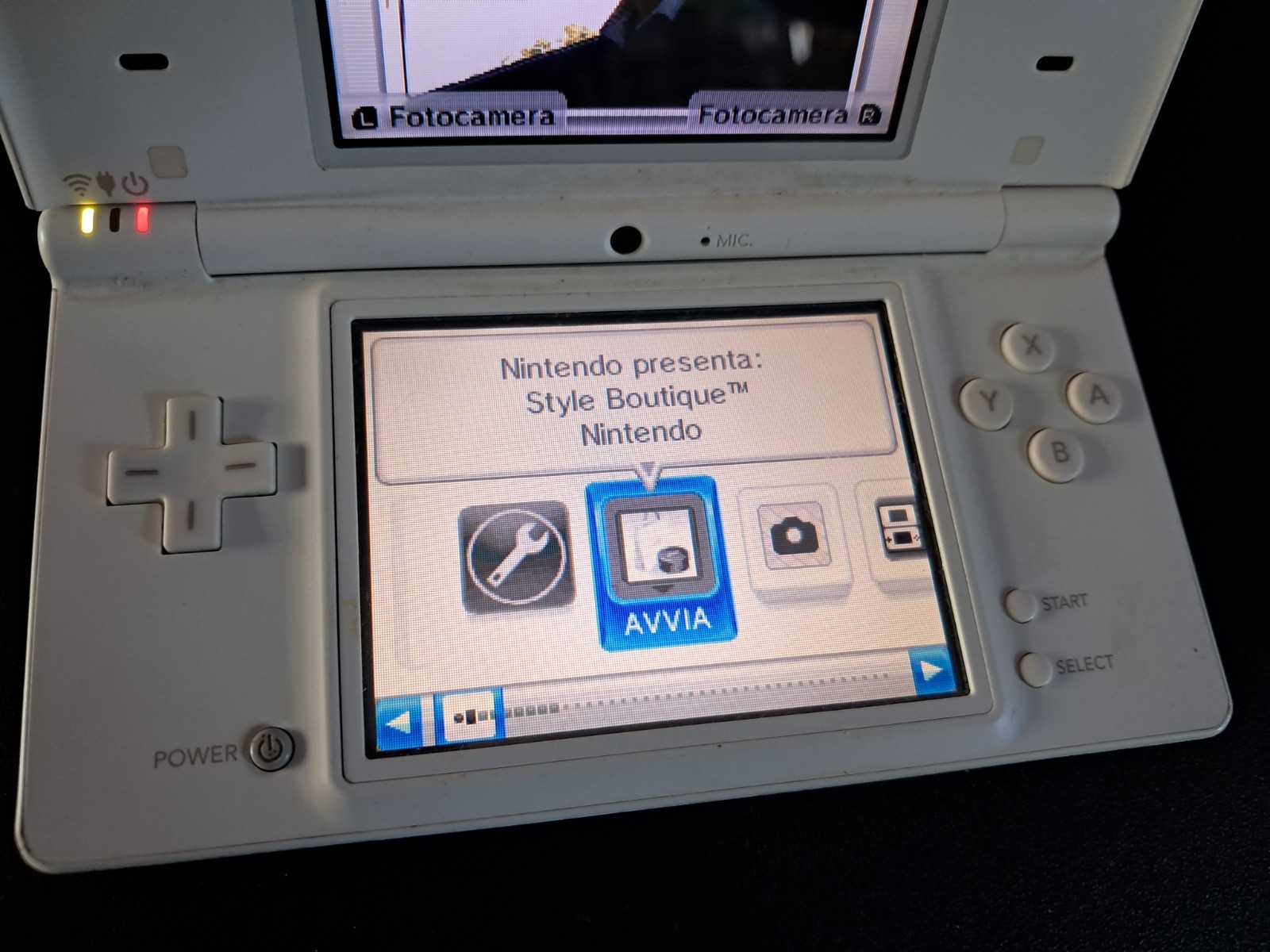 Nintendo DSi White Complete and Working + Original Boutique Style Game