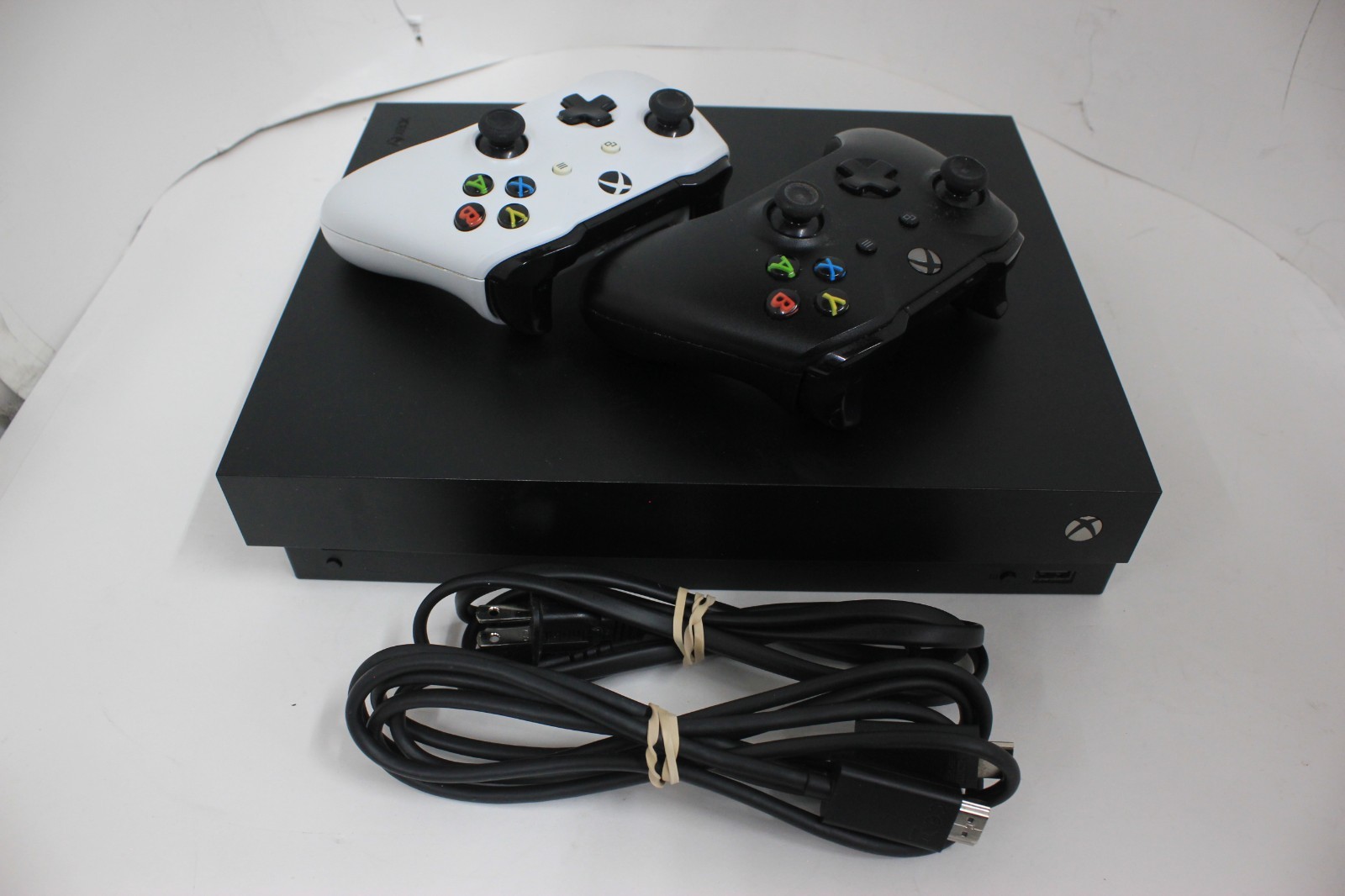 Microsoft Xbox One X 1TB Console Bundle 2 Wireless Controllers W/Case