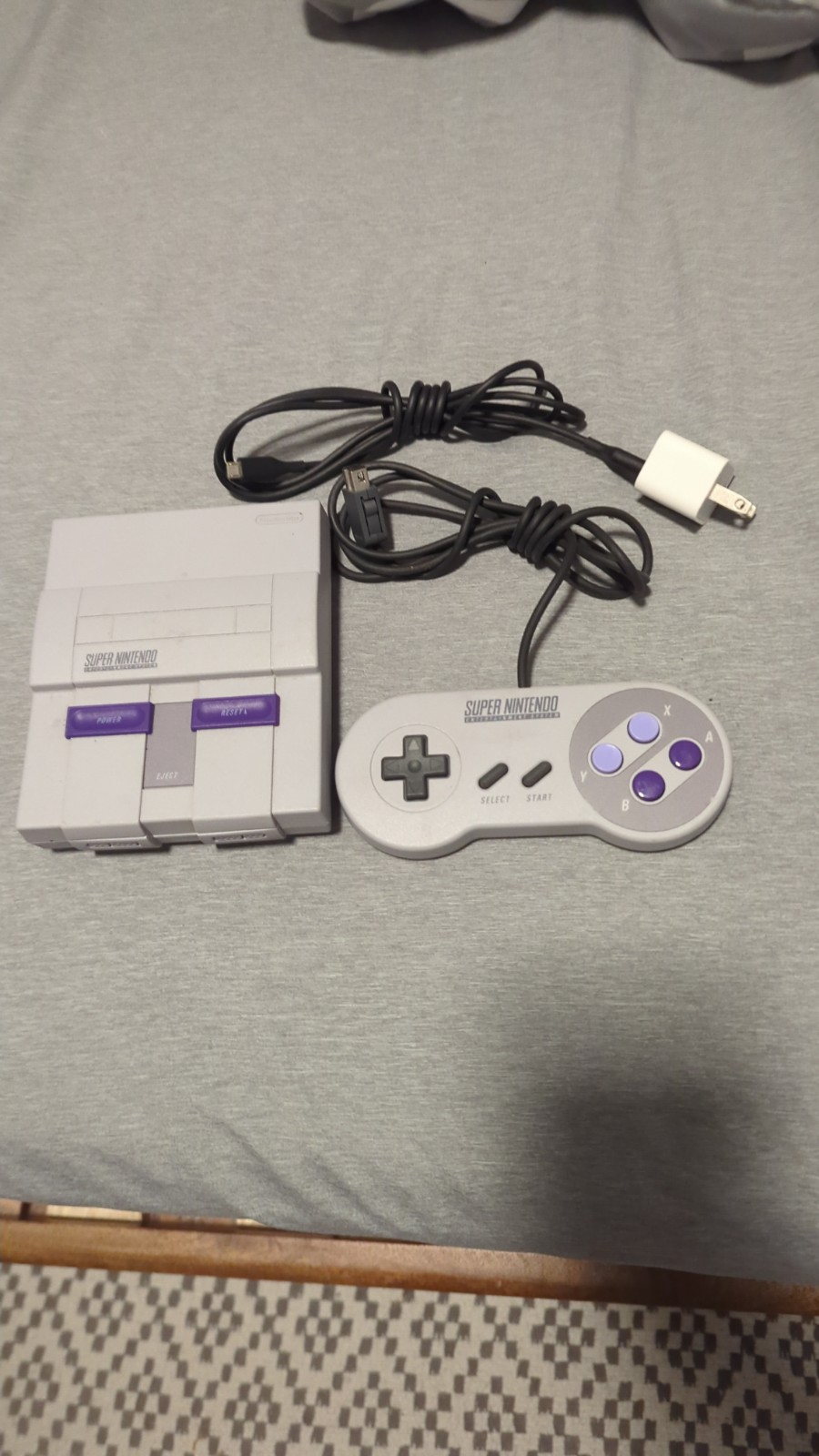Nintendo Super NES Classic Edition Console w/1 Controller & AC *used/works*