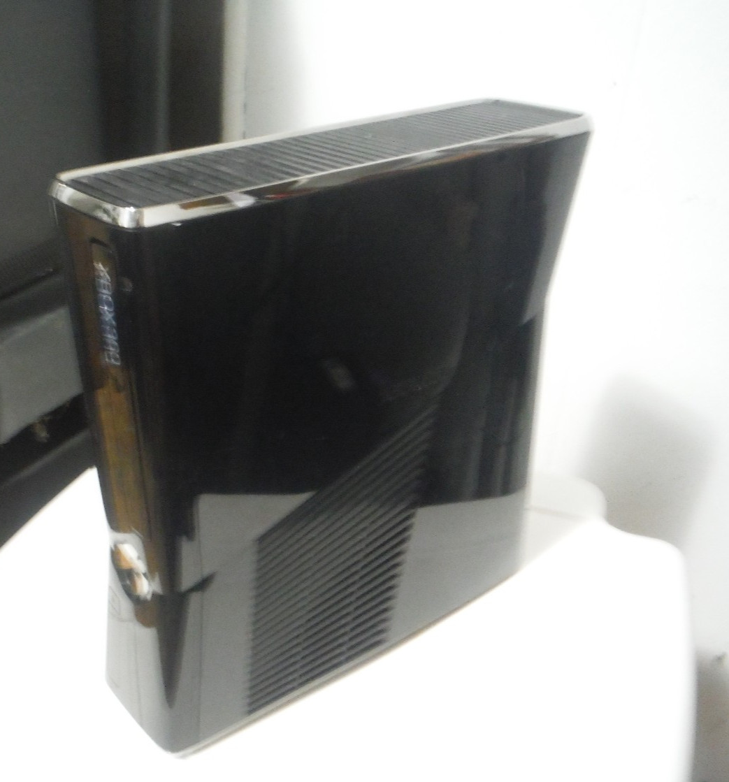 Microsoft Xbox 360 S Console GLOSSY BLACK 1439 With 250GB HDD + POWER ADAPTER
