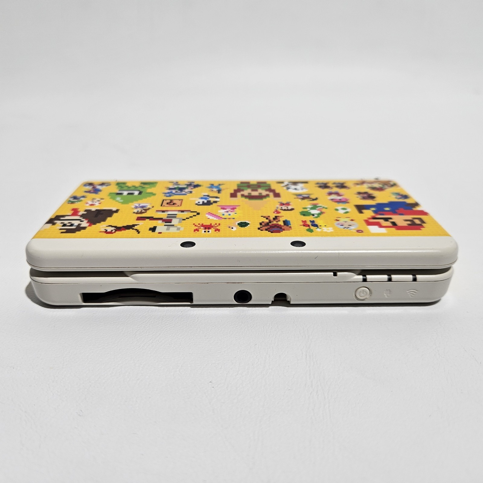 Nintendo New 3DS White Handheld System Console 3D Land Edition With Charger