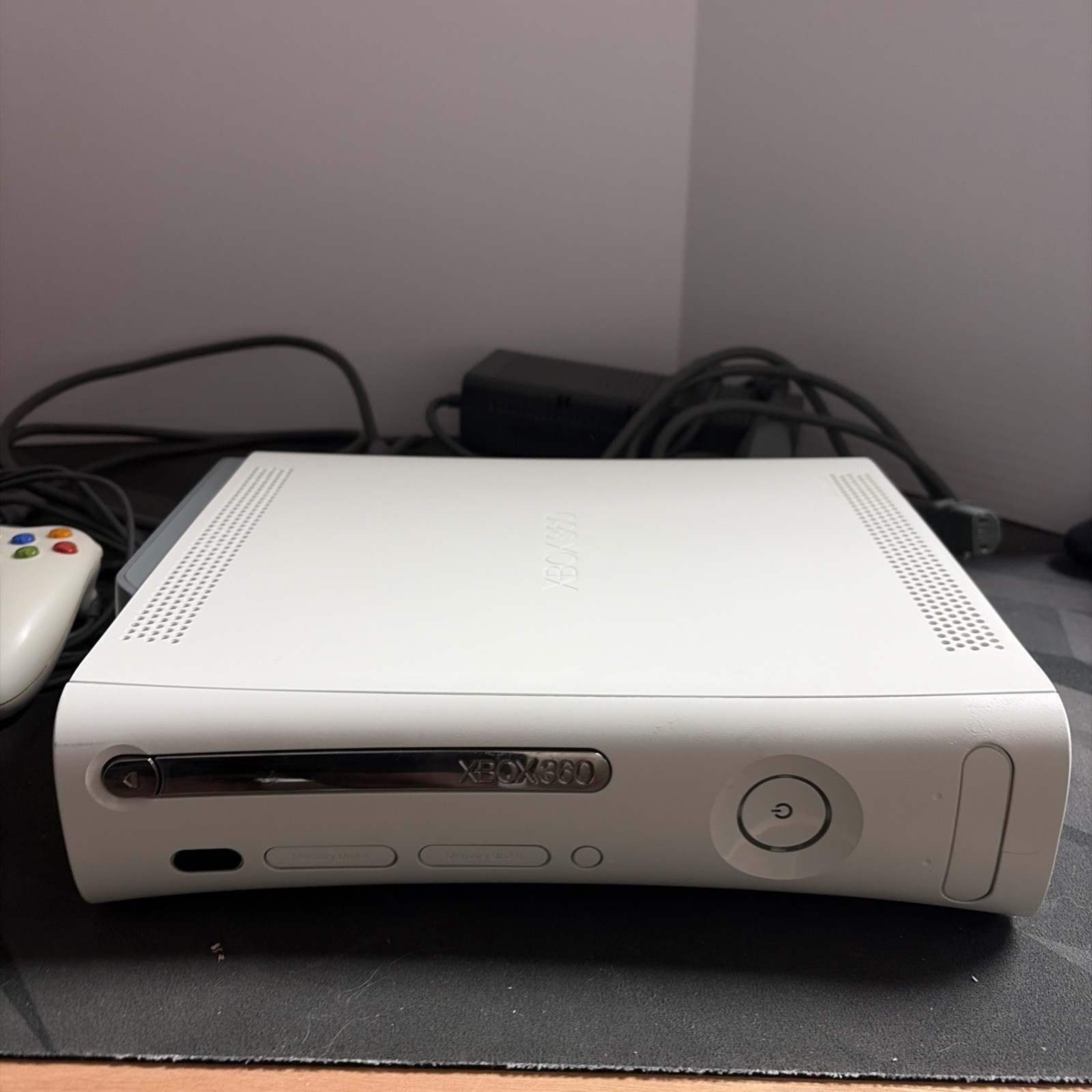 60GB Microsoft XBox 360 White 1 controller,HDMI adapter, AV wires,headset Bundle