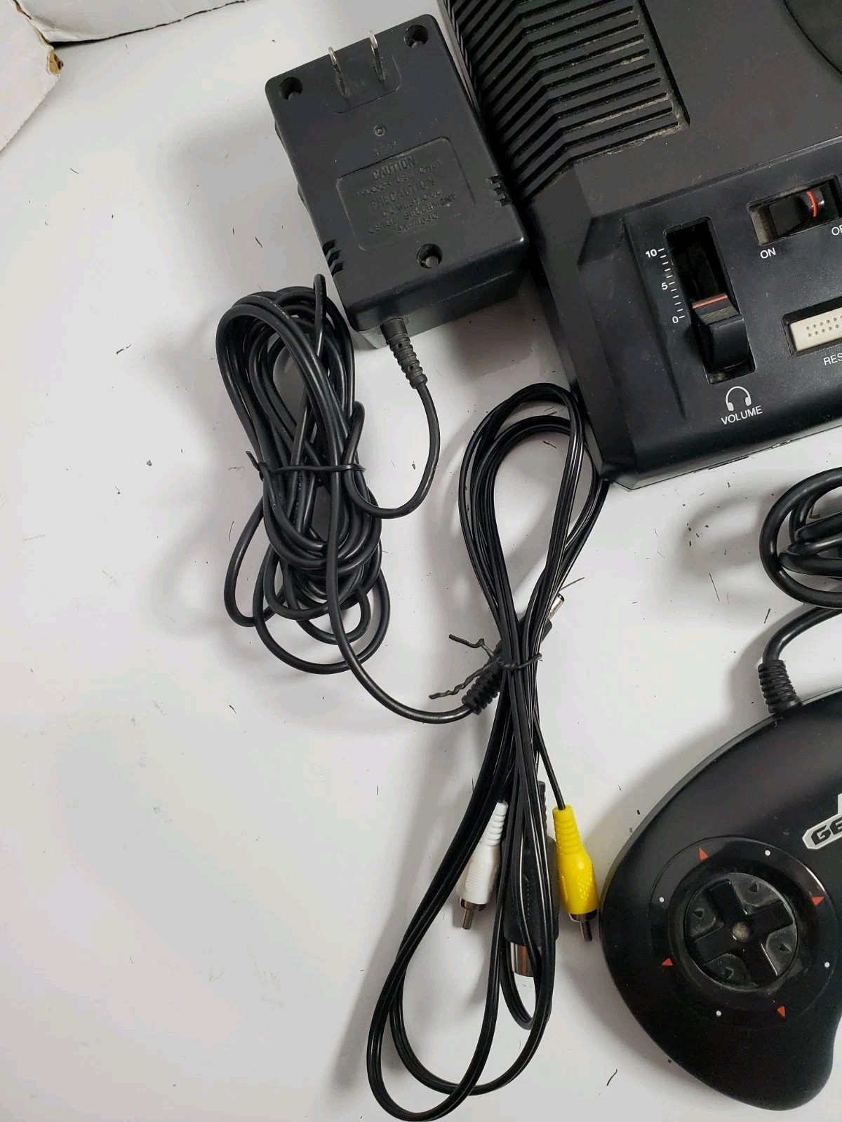Sega Genesis Model 1601 Console w/ 2x Controllers, Power , AV Cable, 1 Game