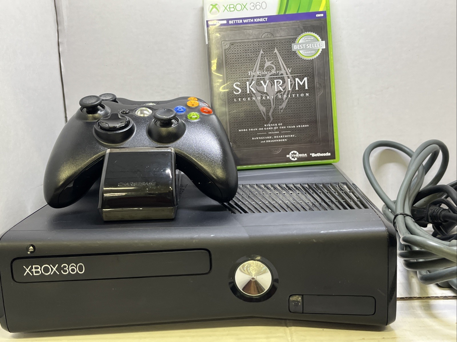 Microsoft Xbox 360 S Console 1439 Bundle SKYRIM 2 Controllers Tested Works