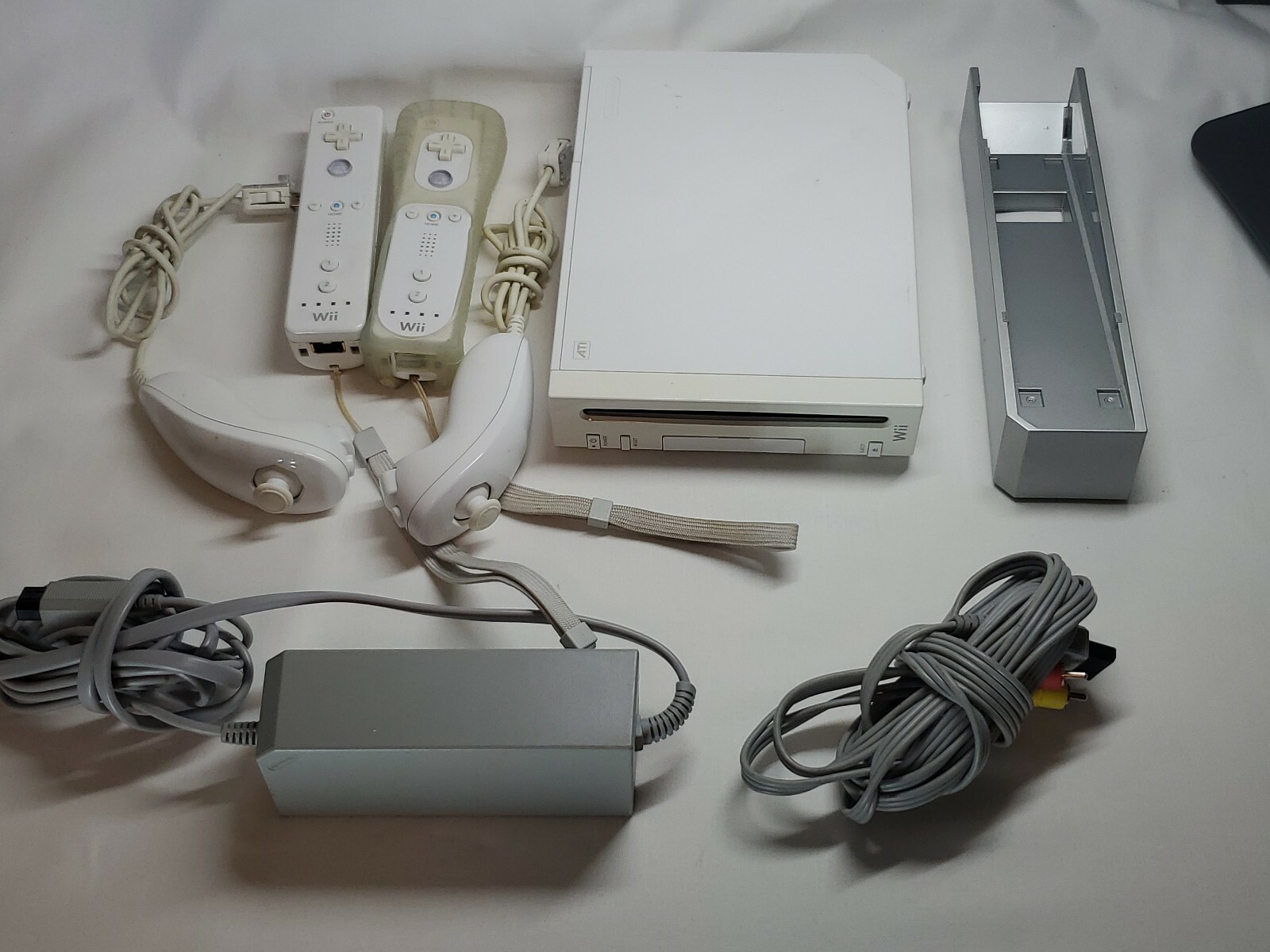 COMPLETE Nintendo Wii White Console, 2 Controllers, RVL-001 TESTED gamecube