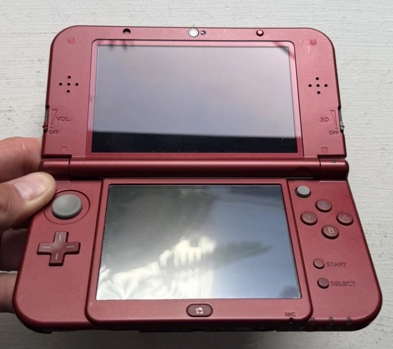 New Nintendo 3DS XL Metallic Red RED-001 US 4GB Stylus Charger 5 Games Bundle