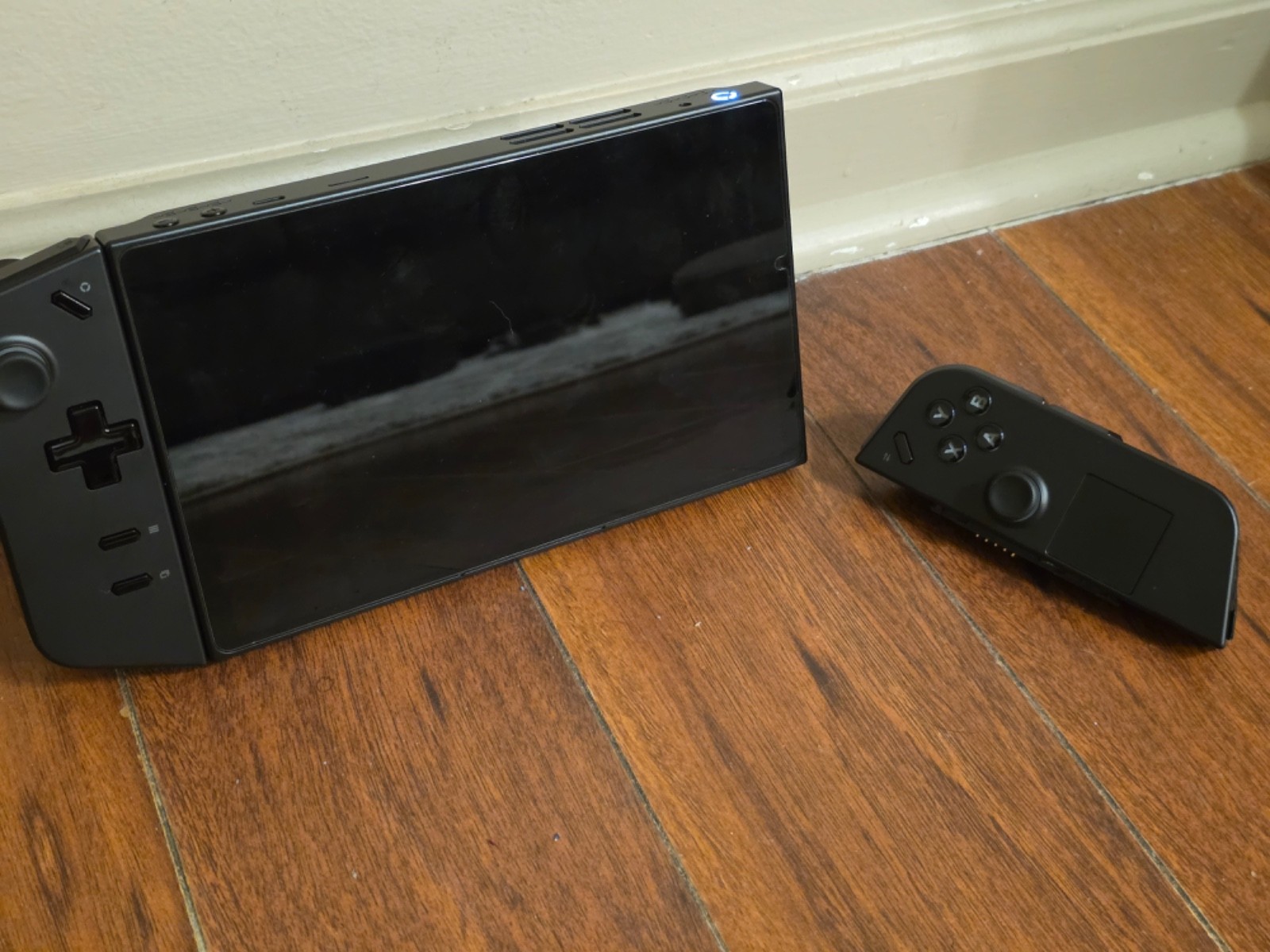 Lenovo Legion Go 8.8″ 144Hz Handheld Gaming PC AMD Z1 Extreme, 16GB RAM, 2TB SSD