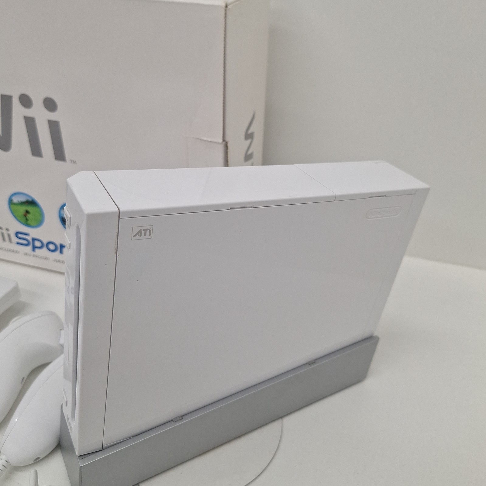 Nintendo Wii Console Complete In Box with Wii Sports Bundle – White [Tested]