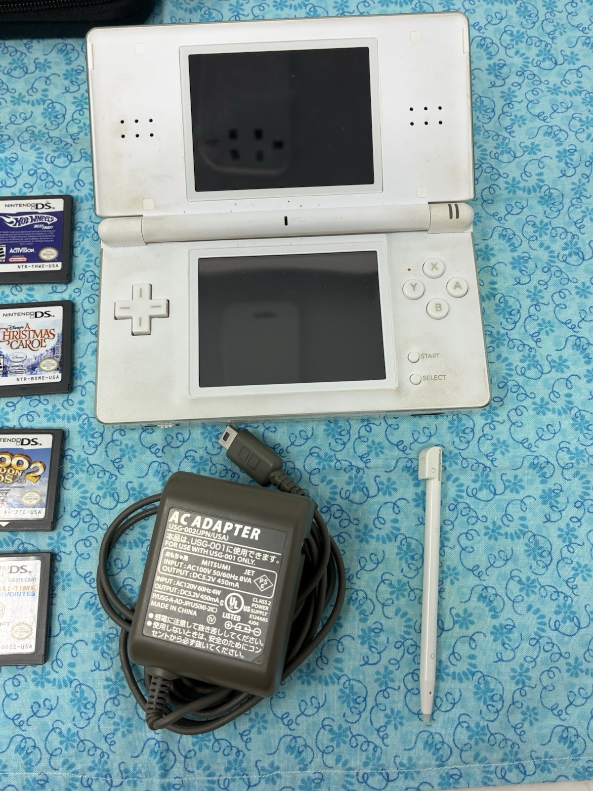 White Nintendo DS Lite Console w/ Charger & Stylus & 16 Games & Case – Working