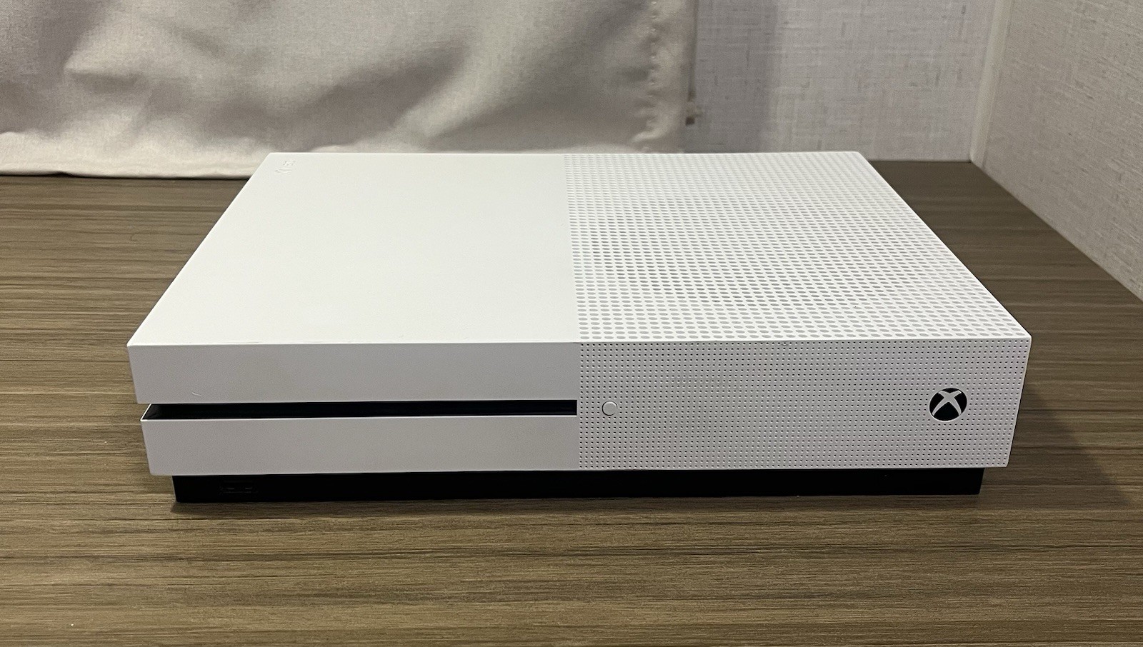 Microsoft Xbox One S 1TB Console Gaming System w/ Controller White 1681 Bundle