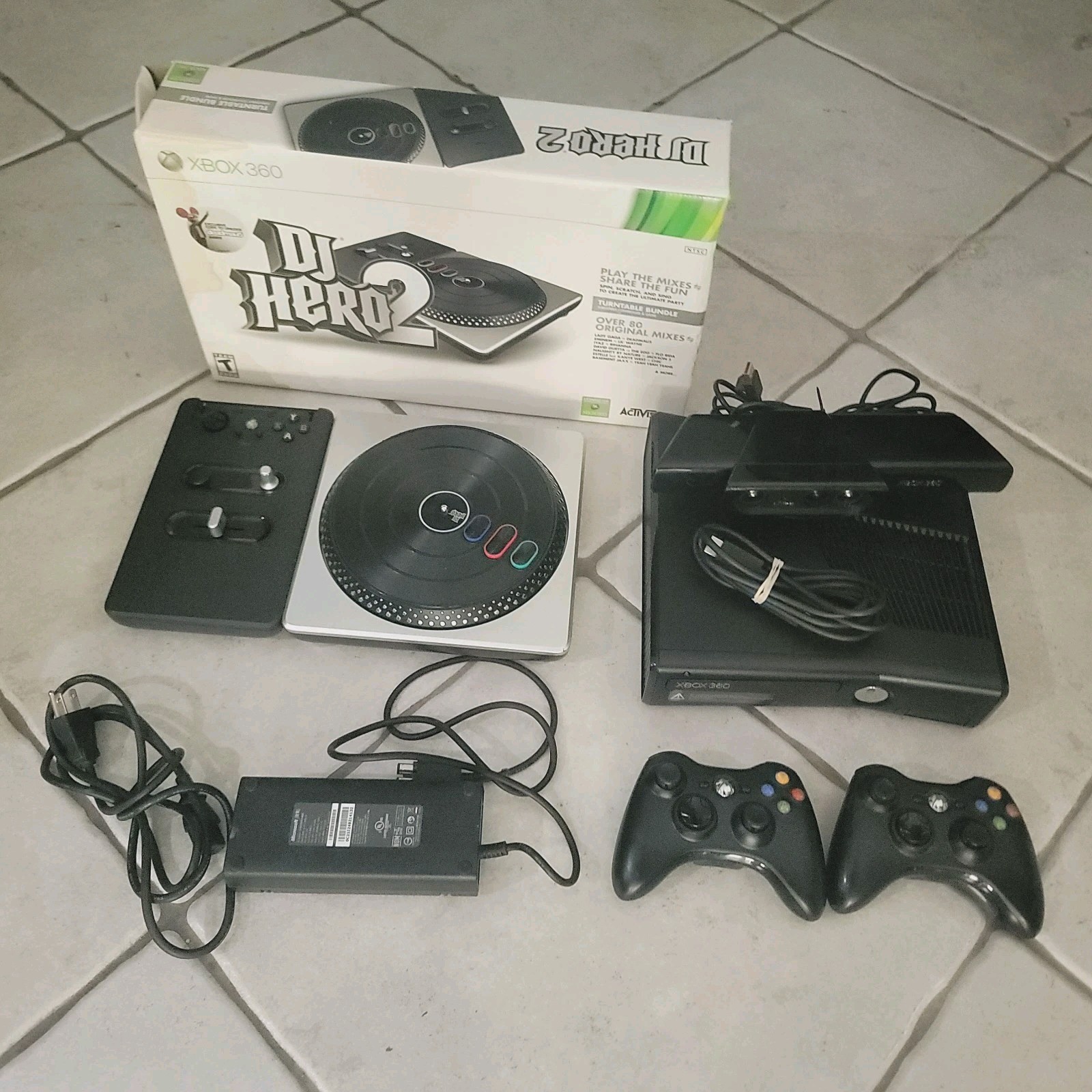 Microsoft Xbox 360 S 4GB 250GB Console 2 Controllers 7 Games Kinect DJ Hero 2