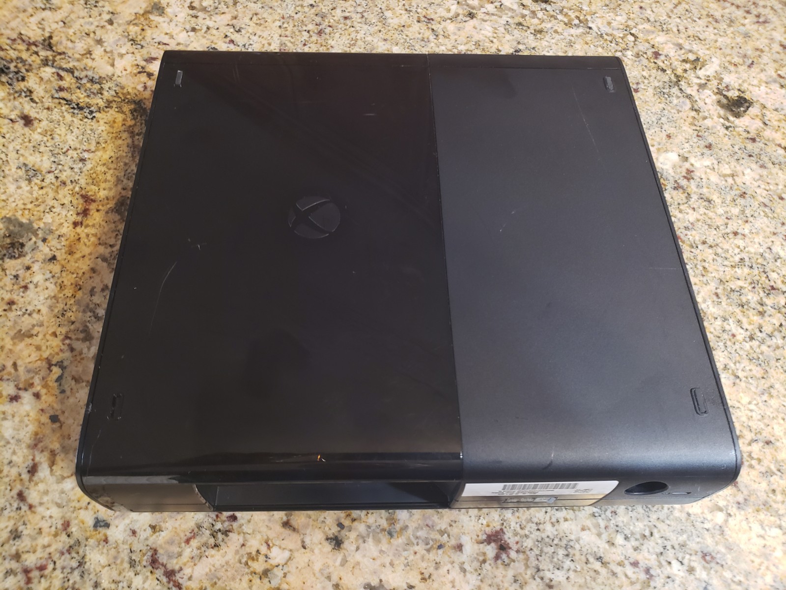 Xbox 360 E Console Model 1538 4GB – Bundle: Controller, Power Supply, Game