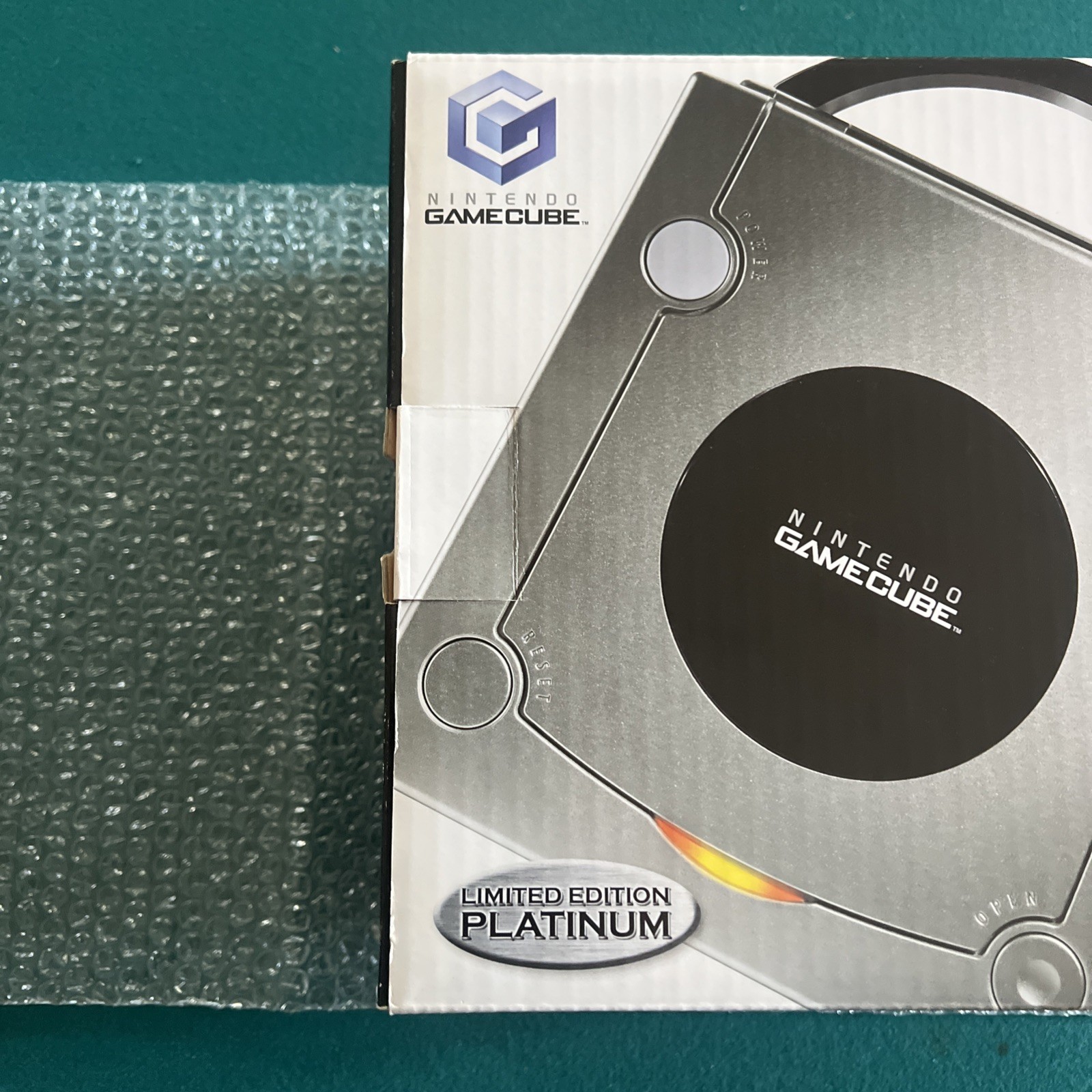 Platinum Metroid Prime Bundle Nintendo GameCube comes with sealed Metroid read