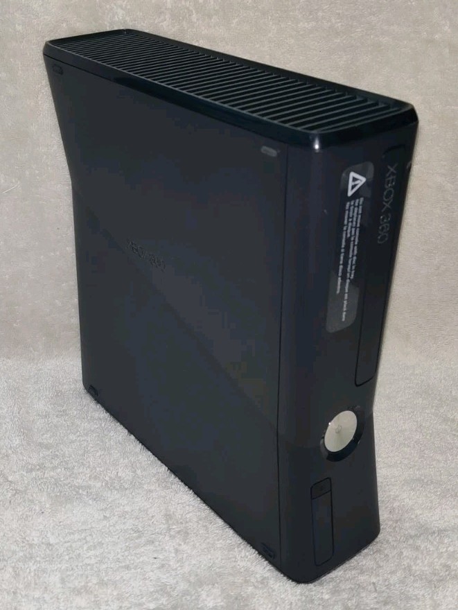 Microsoft Xbox 360 S, 250gb, 18 Games, 3 Controllers (Refur. Works) Read Desc!!