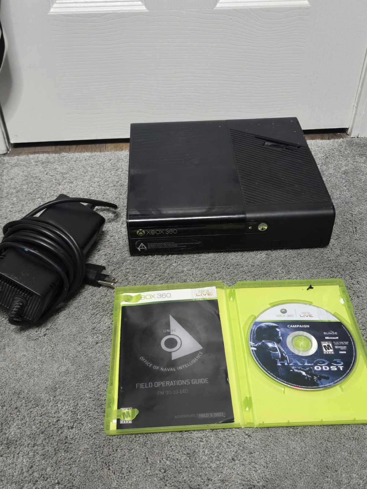 Xbox 360 E WORKS GREAT READ!!!