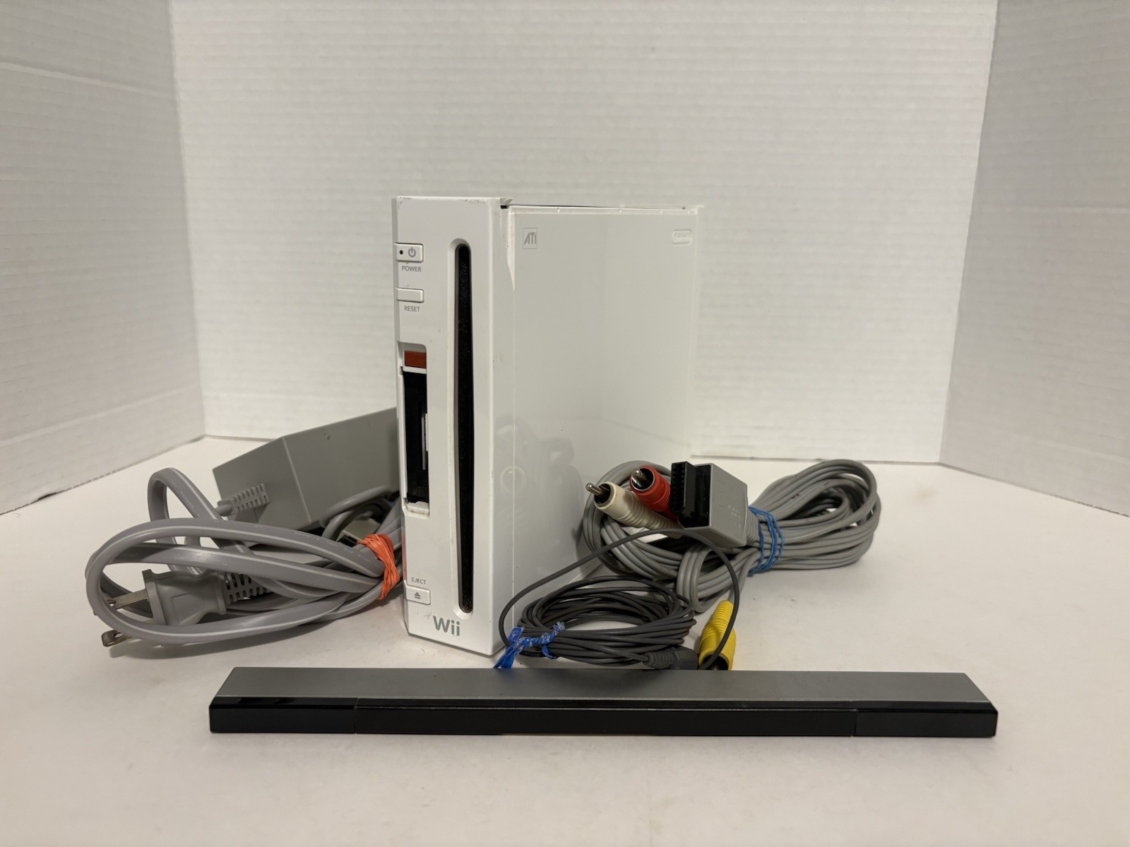 Nintendo Wii Console White (RVL-001) Console & Cables – *SEE PHOTOS / SHIPS FREE