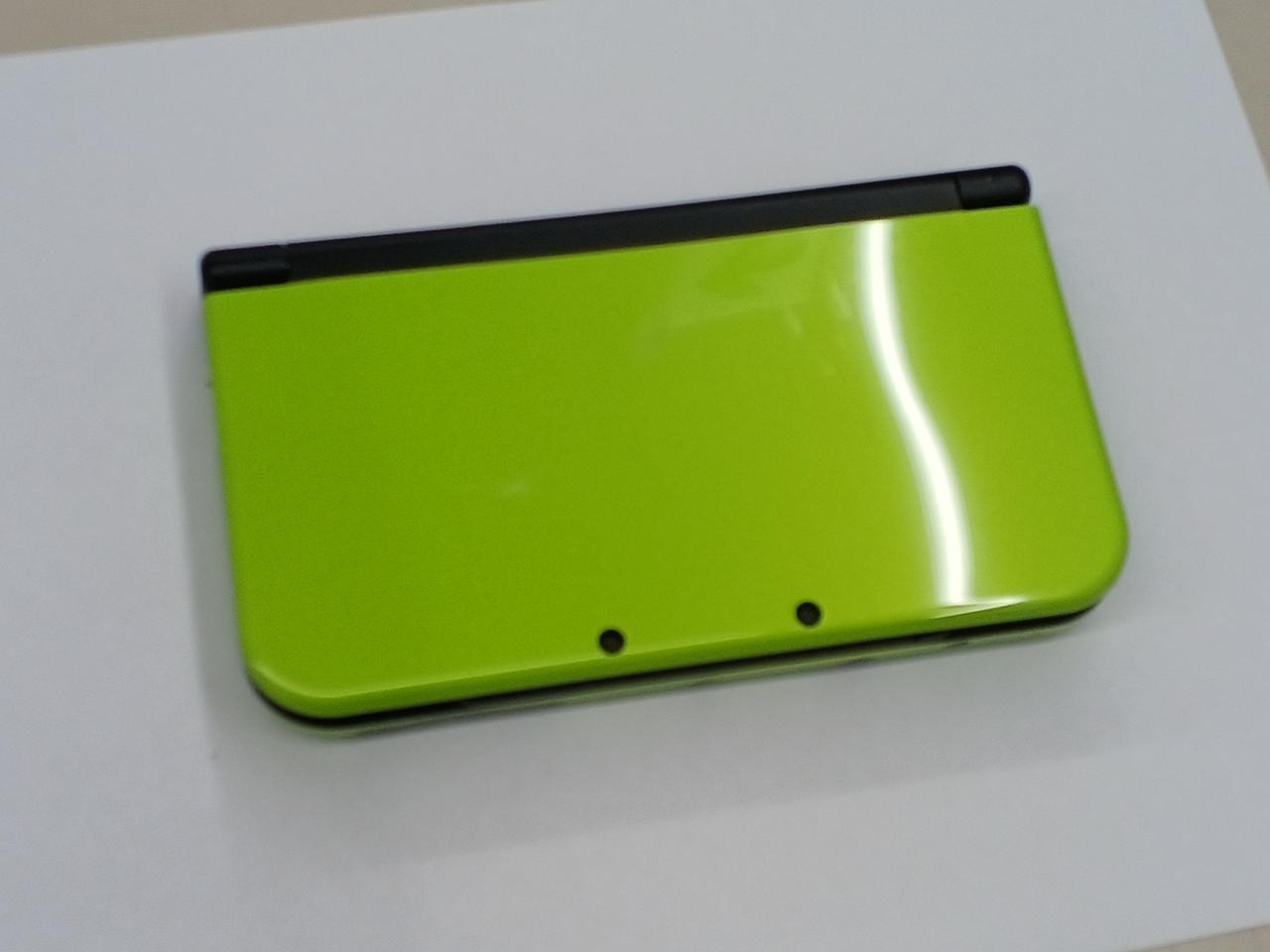 New Nintendo 3DS XL (LL) RED-001 with Stylus Portable Console A3410