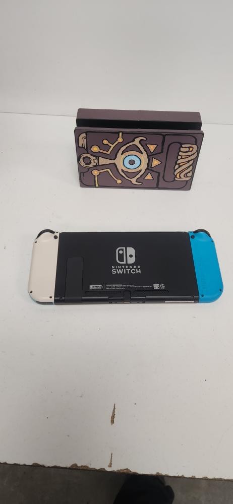Nintendo Switch Console Handheld With Accessories (P04023763)