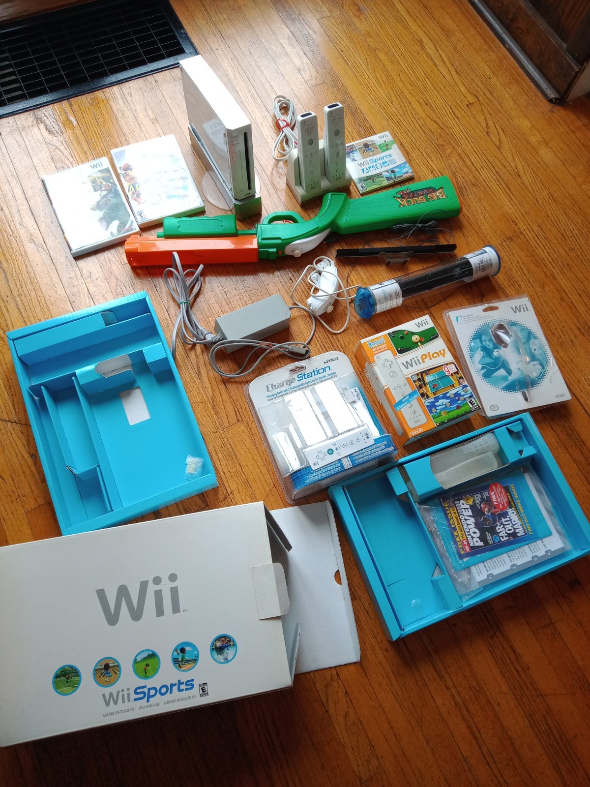 nintendo wii console bundle 2 controllers 2 nunchucks 2 games box WII sports
