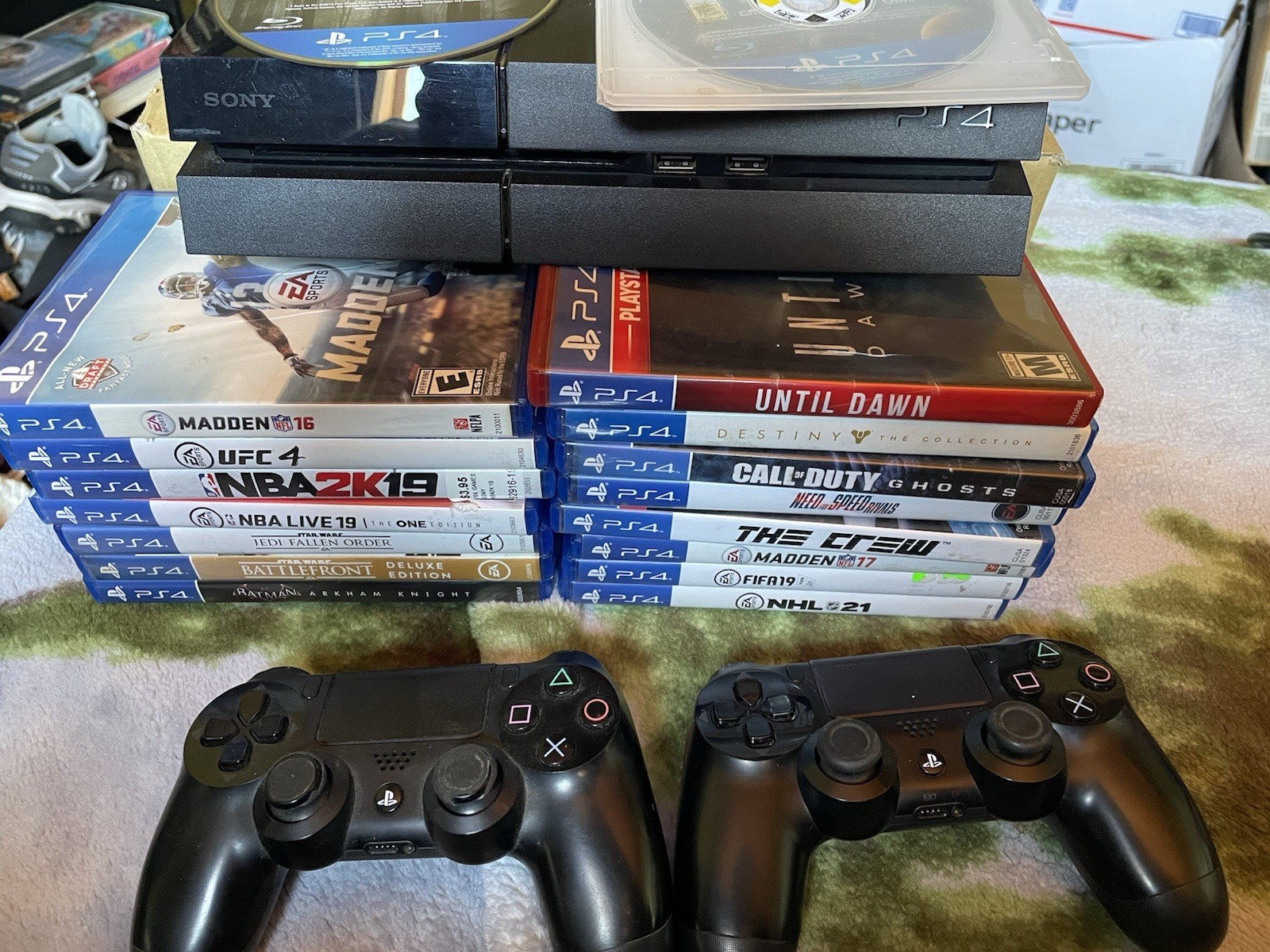 Sony PlayStation 4 Console 500GB (CUH-1115a) Bundle Tested 18 Games 2 Remotes