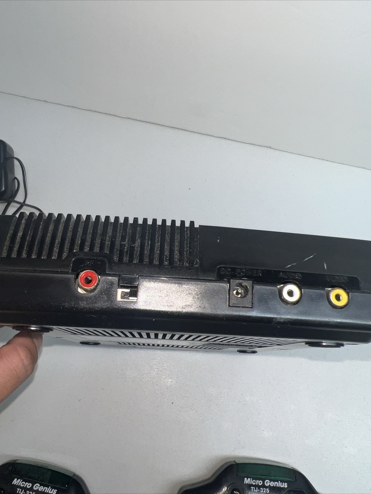 Micro Genius IQ-2000 W/ Controllers Game & Cord / Missing Av Cable Untested