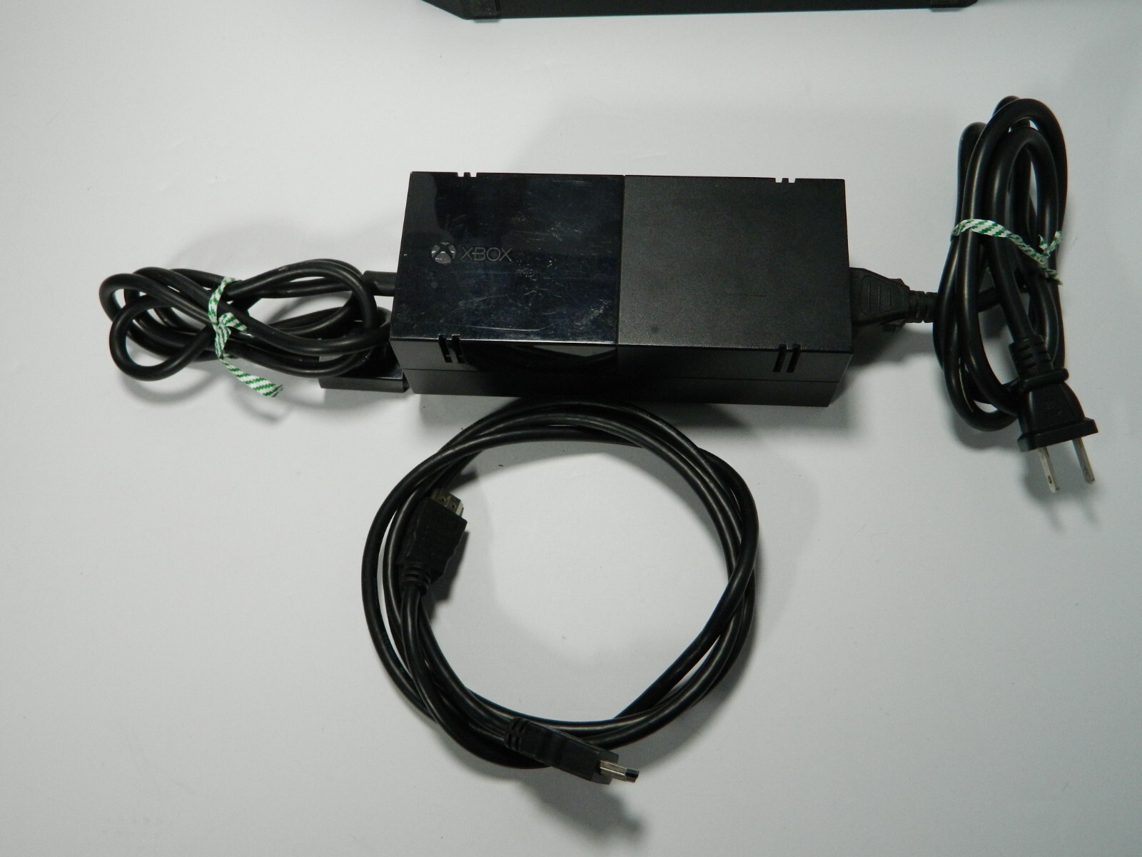 XBOX ONE Model 1540 w/ Battery Charging Dock, power supply & HDMI