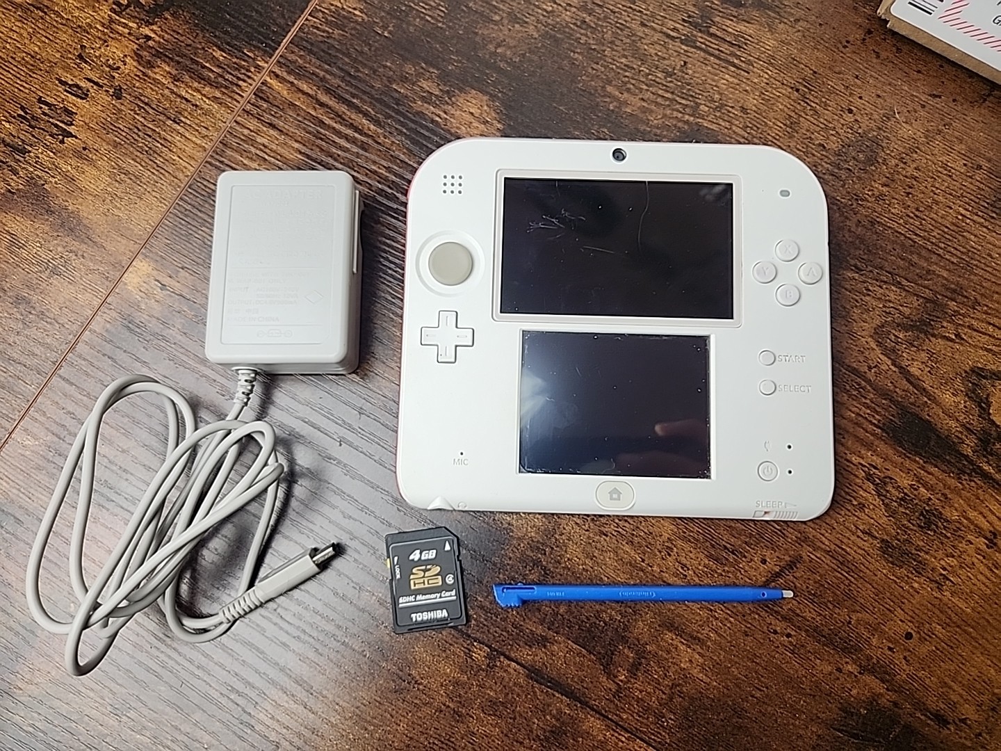 Nintendo 2DS Handheld Game Console FTR-001 White/Red With Memory Card & Charger
