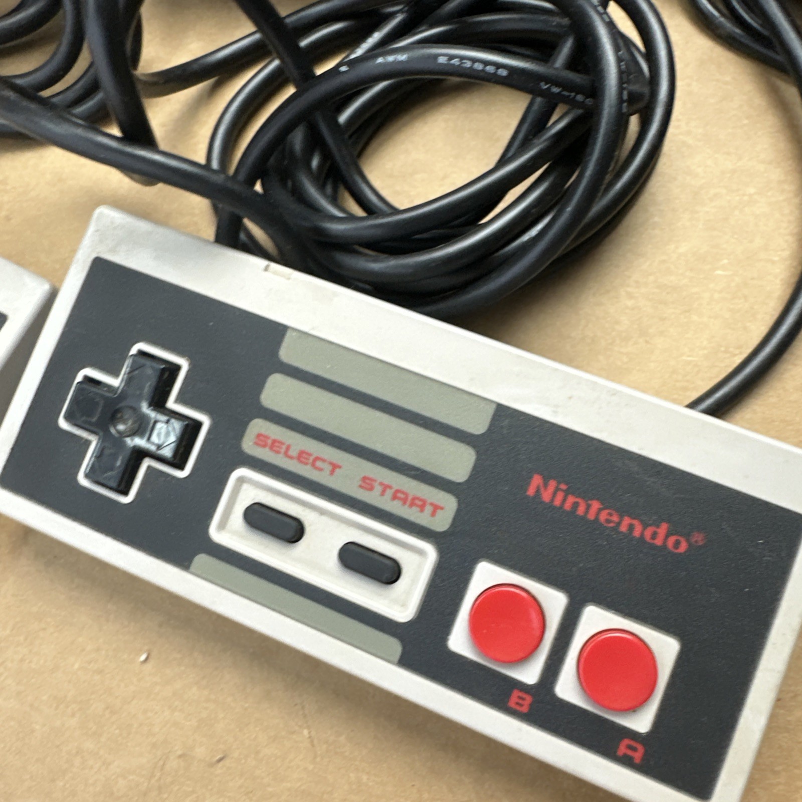 1985 Nintendo System Console Cords 2 Controllers Powers On Not Tested with Game