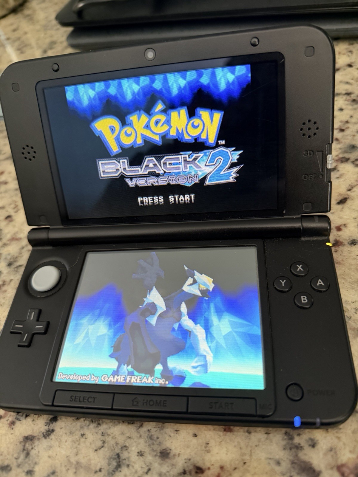 Nintendo 3DS XL Launch Edition Handheld Gaming System Games Stylist Charger Box