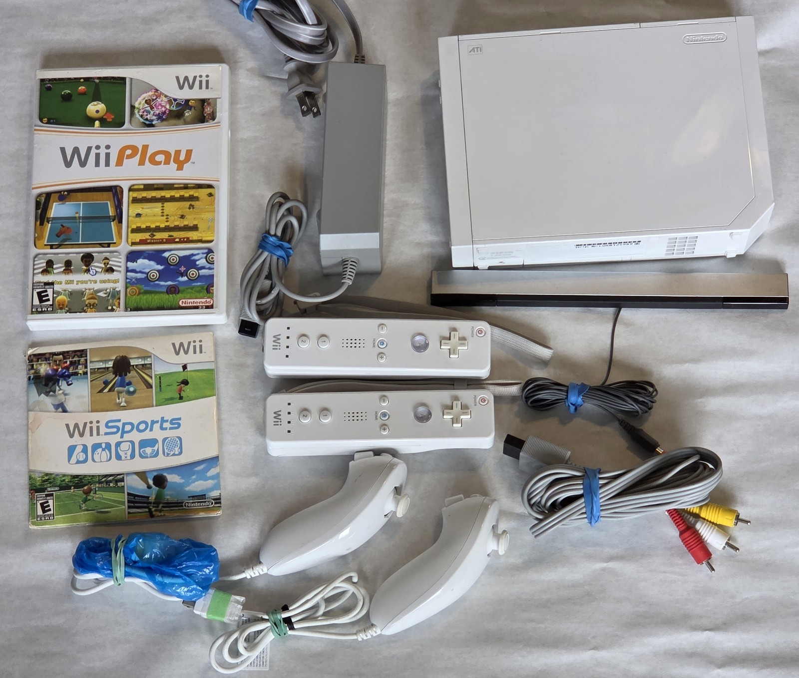 Nintendo Wii System 2 CONTROLLER Bundle GameCube Port Console Wii Sports / Play