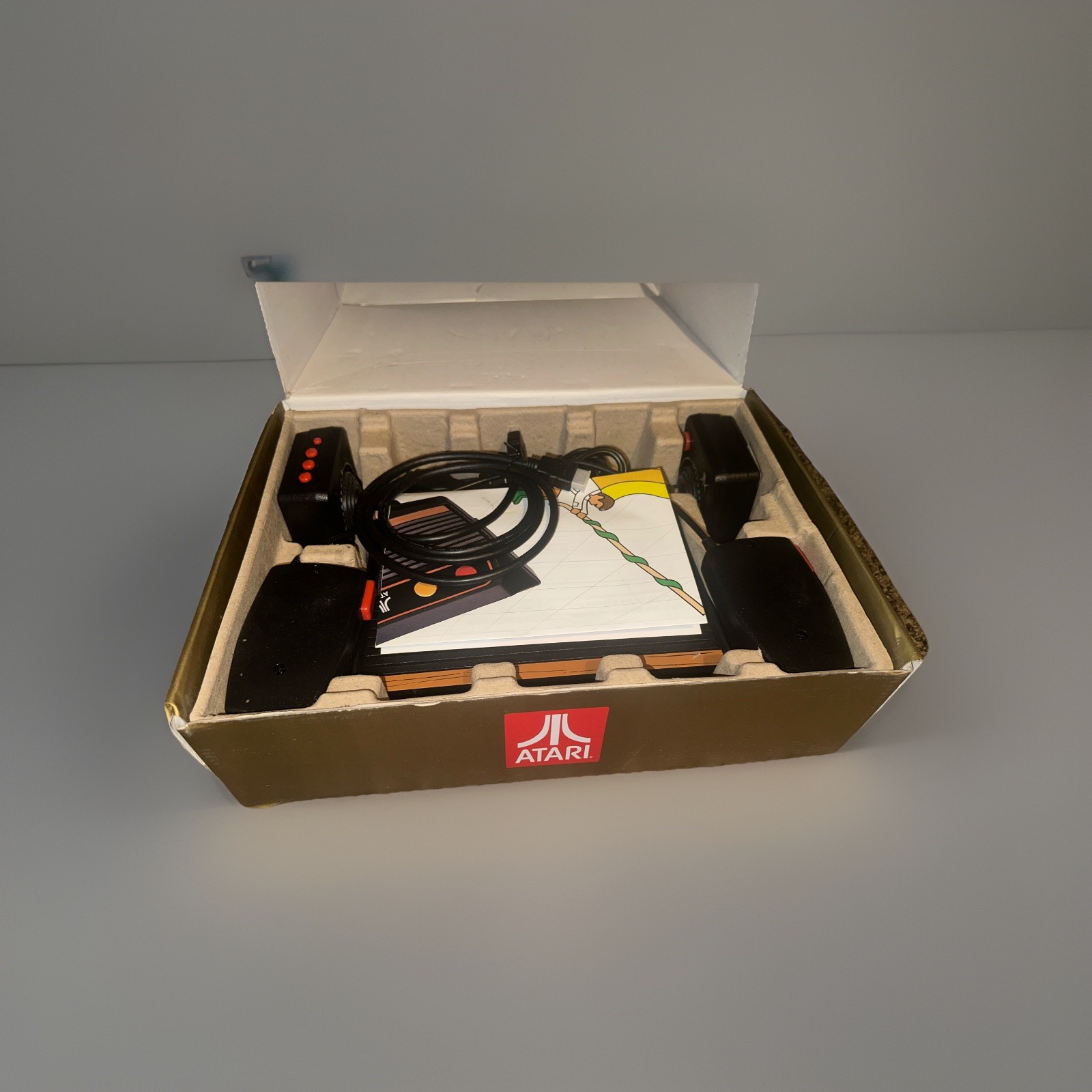 Atari Flashback 8 Gold Deluxe HD Console Wireless Controllers – Gold