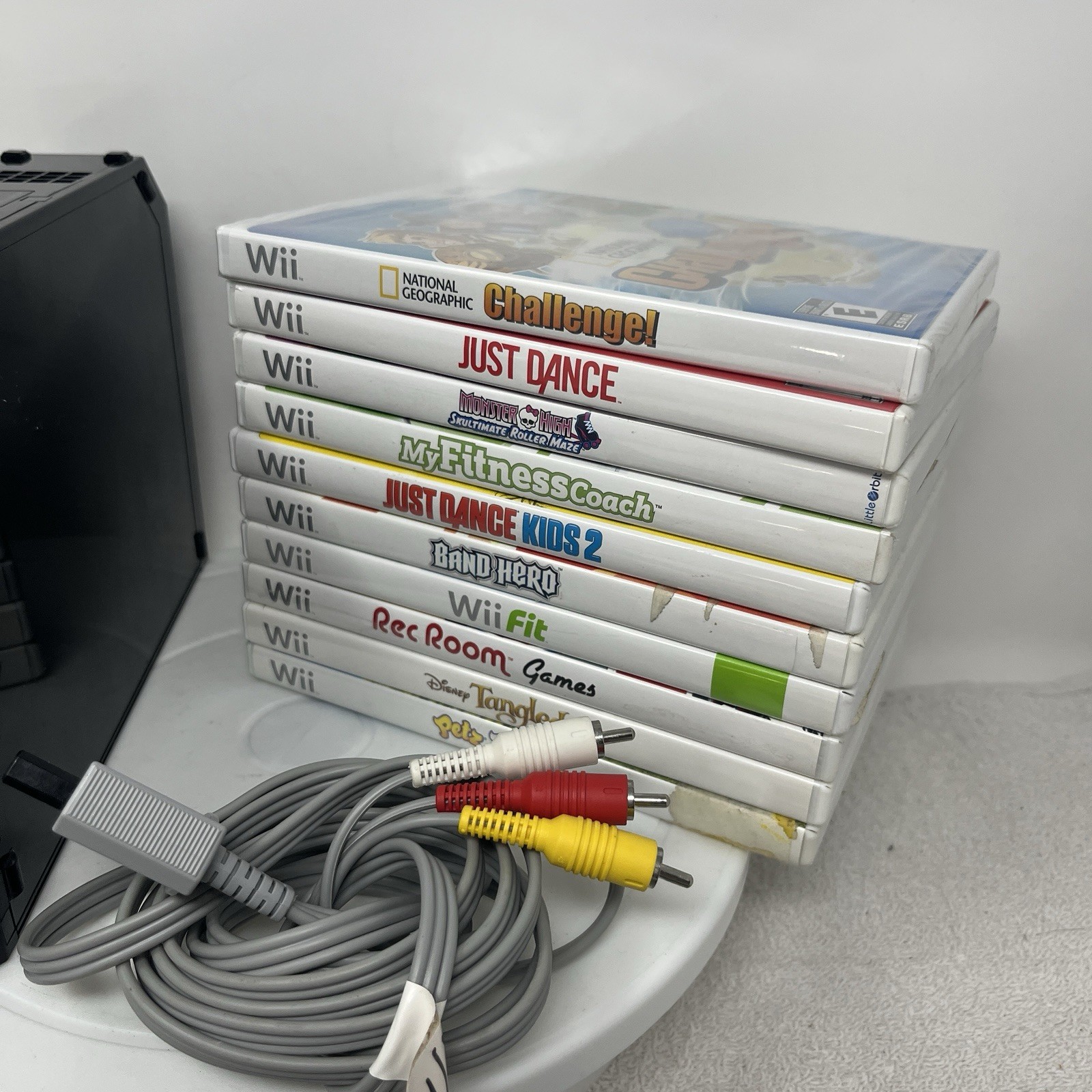 Nintendo Wii Black Console Bundle with Games and Cords Model RVL-001 Tested