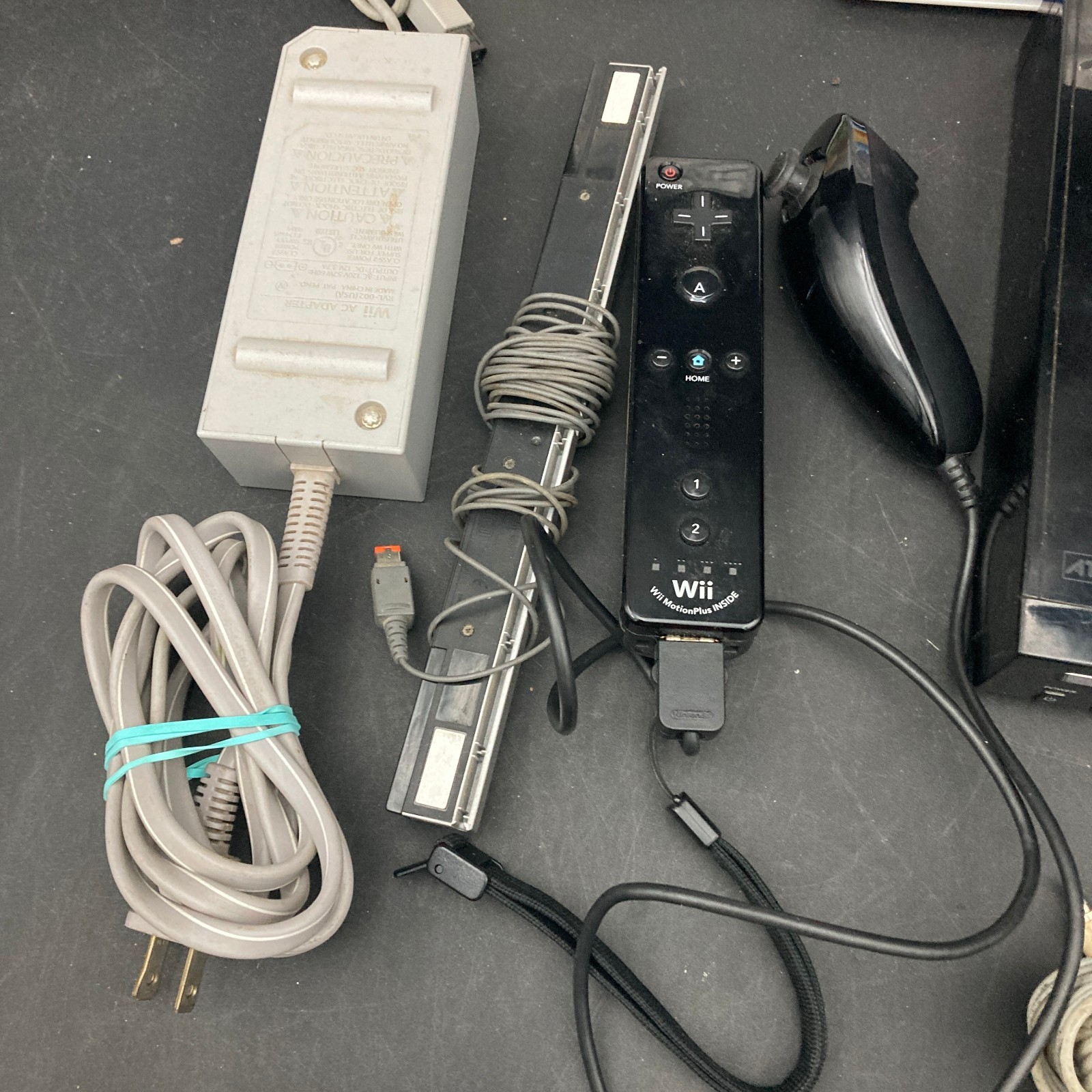 Nintendo Wii RVL-101 Complete Console Bundle with Two Games Ready To Play!