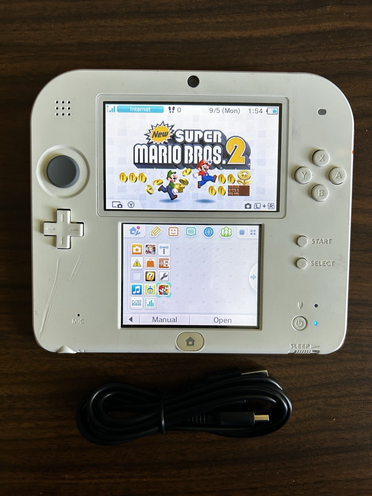 Nintendo 2DS red &white Console & charger | USA | NEW SUPER MARIO 2 FAST SHIP