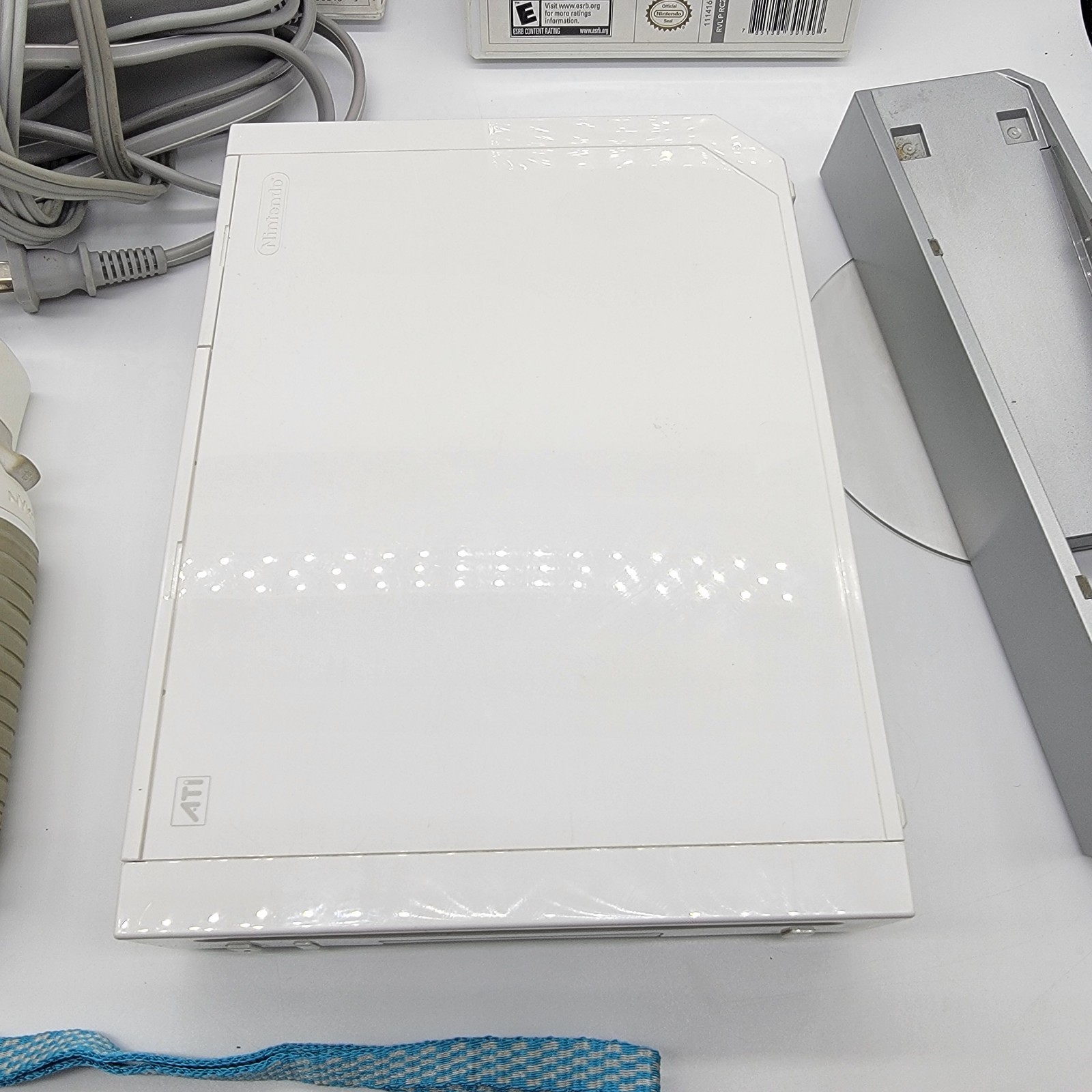Nintendo Wii Bundle OEM Console Cords Games Sensor Controller RVL-001