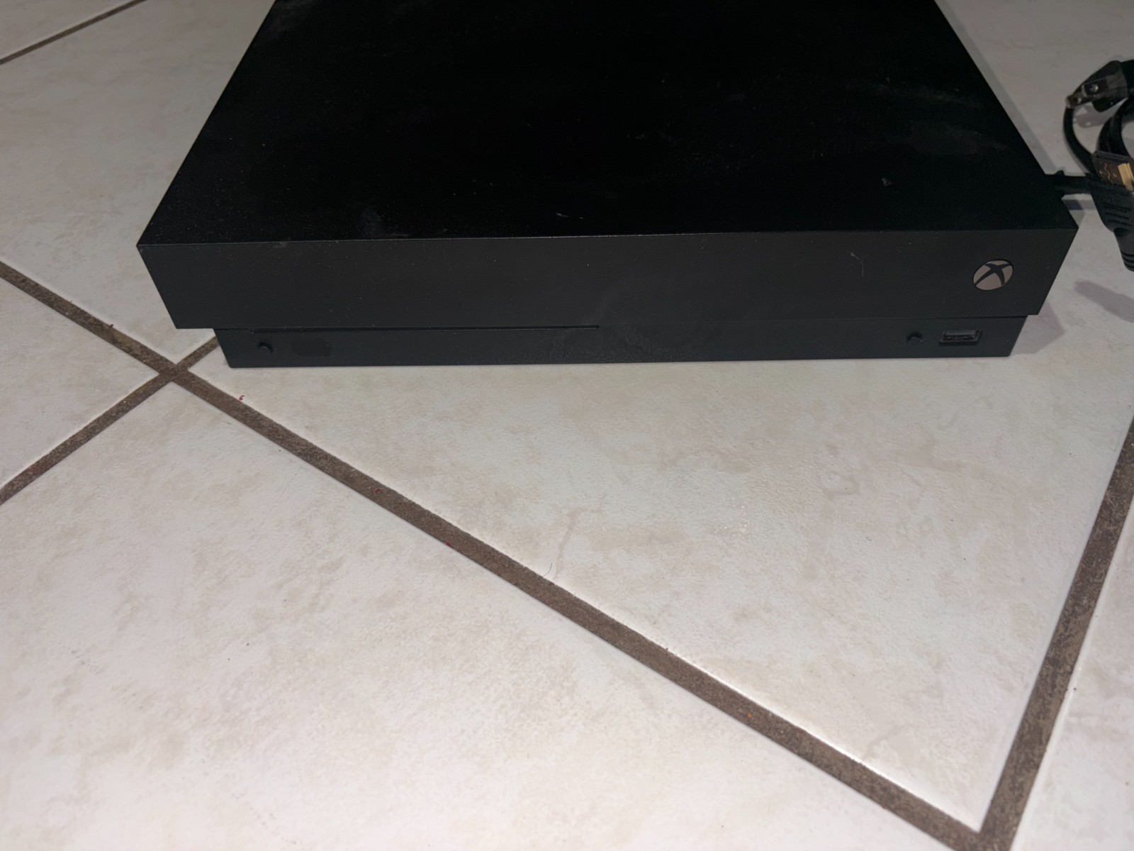 Xbox One X 1TB Black Console + Wired Controller + Battlefield 4 & Anthem