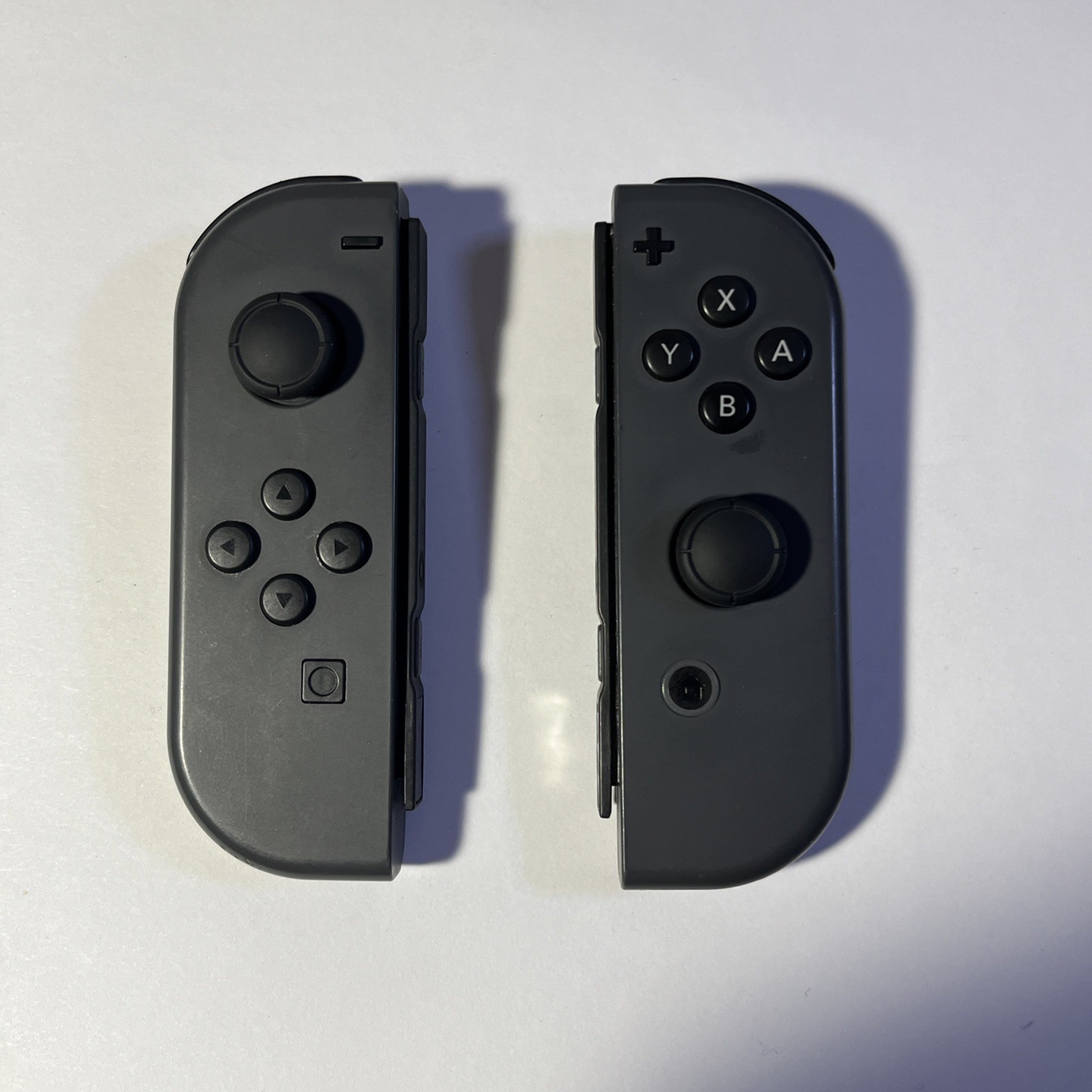 Nintendo Switch HAC-001 Handheld Console Bund – 32GB – Gray Joy-Con Controllers.