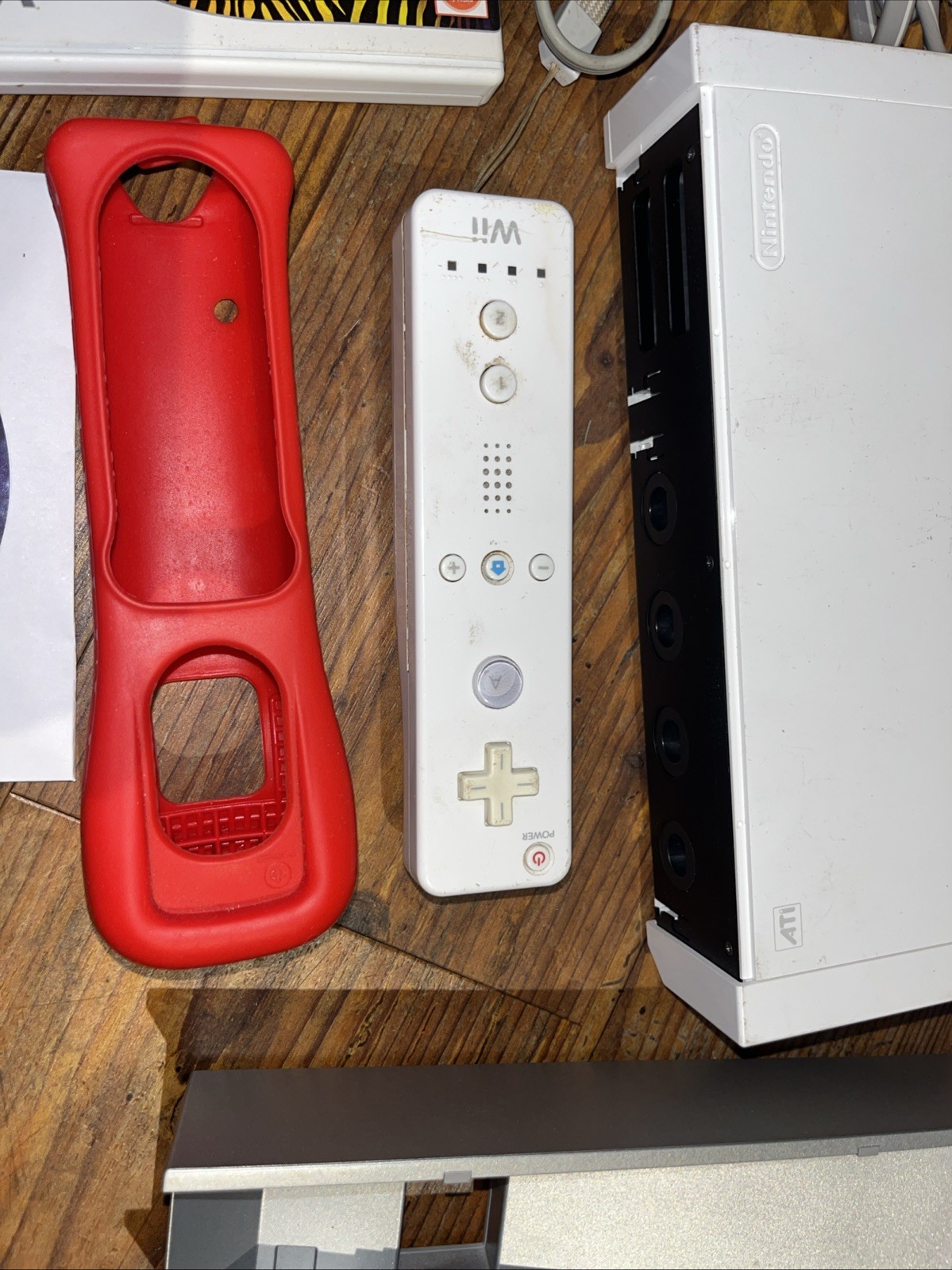 Nintendo Wii GameCube Compatible w/ Guitar & Games