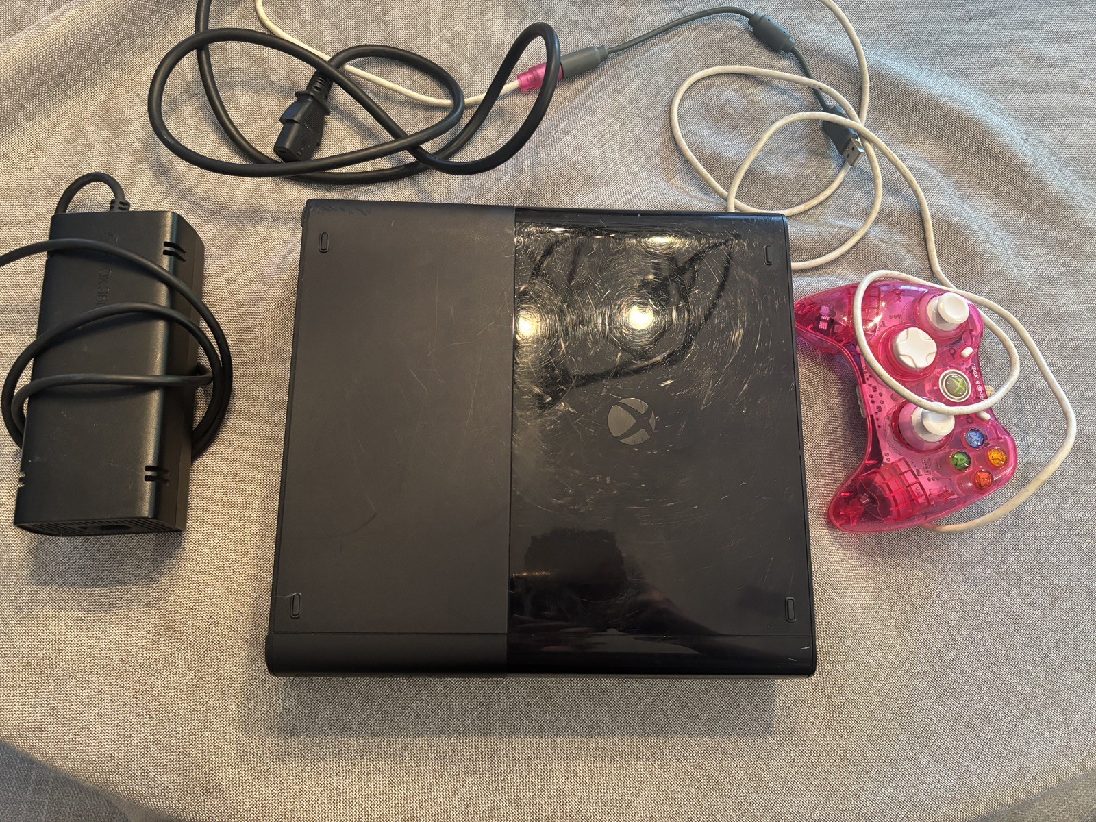 Xbox 360 E Console 4GB Black W/ Power Cord, Pink Controller, Cable, Tested Good