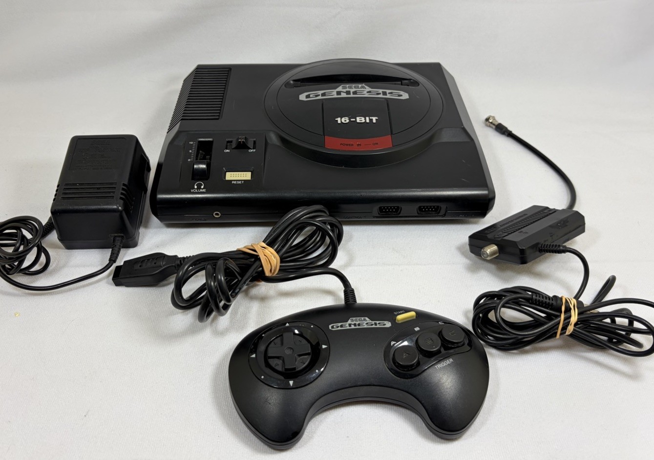 Sega Genesis Model 1601 Video Game Console With Cables 1 Controller Tested Works
