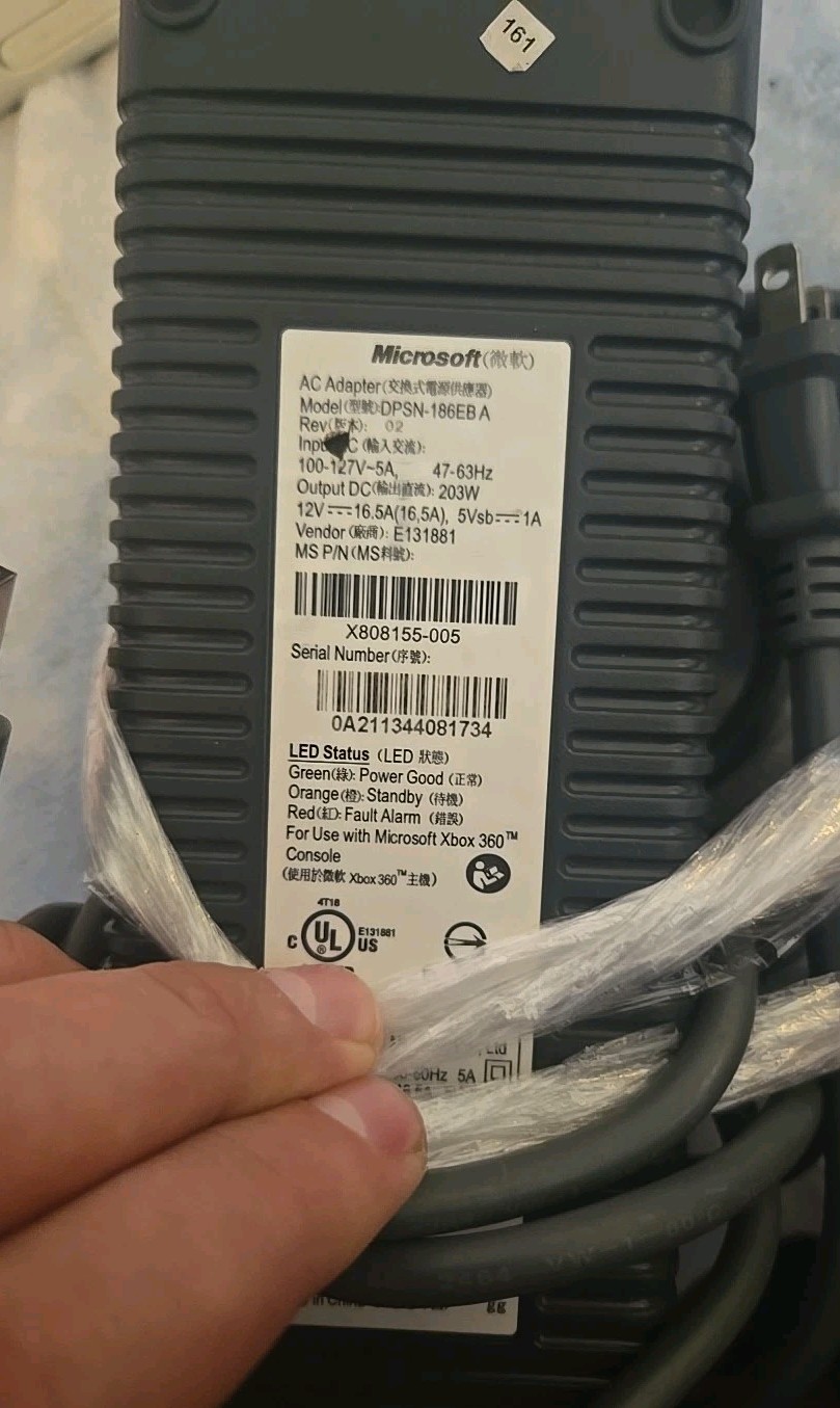 Microsoft XBox 360 HDMI Gaming Console Only *TURNS ON/ WONT READ DISCS*
