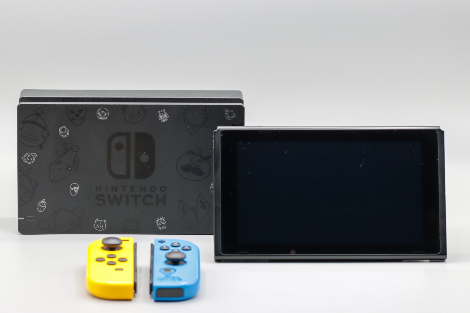Nintendo Switch Fortnite Wildcat Console Bundle Yellow/Blue Joy Con No Code