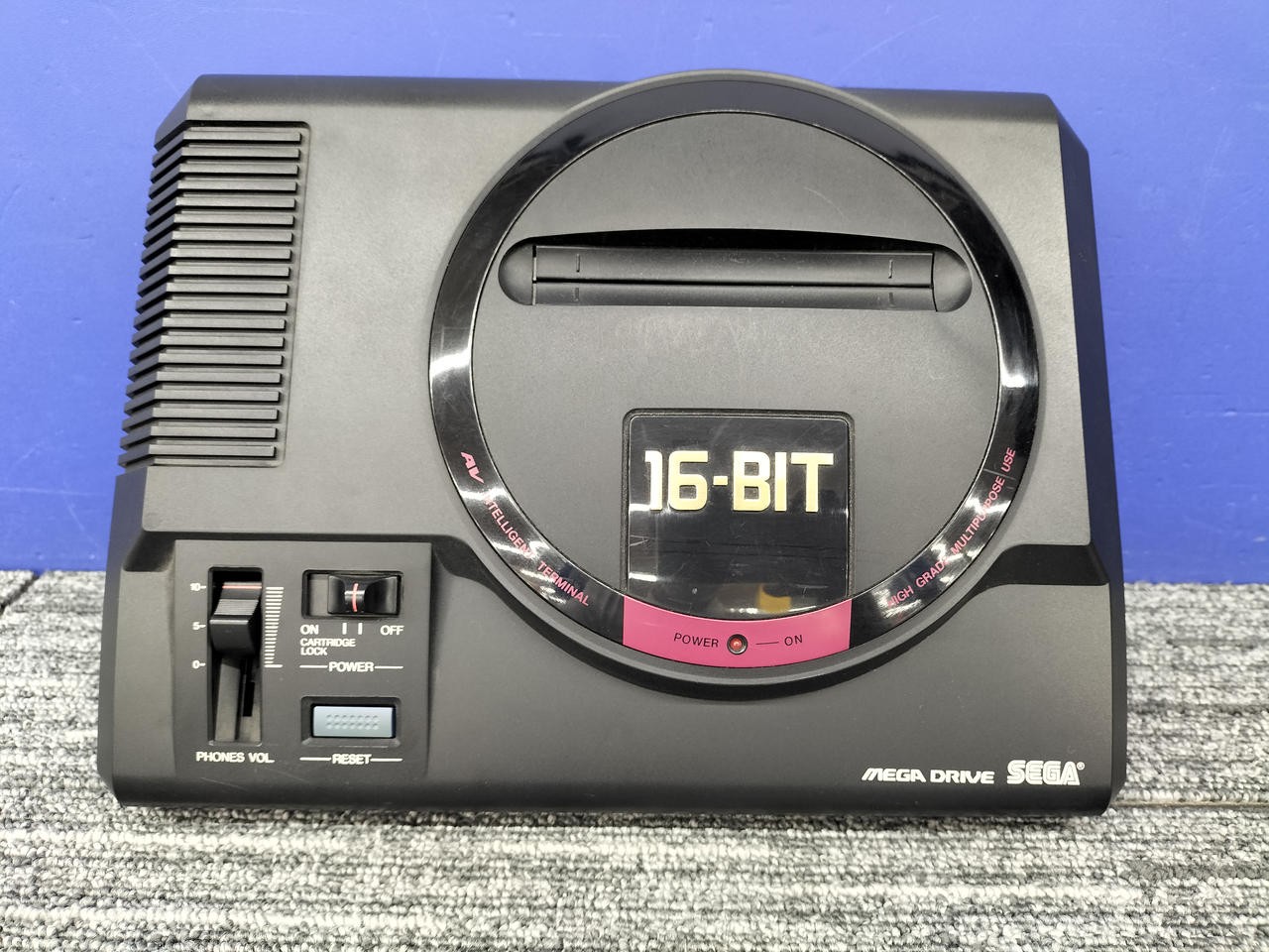 Sega Mega Drive HAA-2510 Used Console with Controller AV Cable AC Adapter