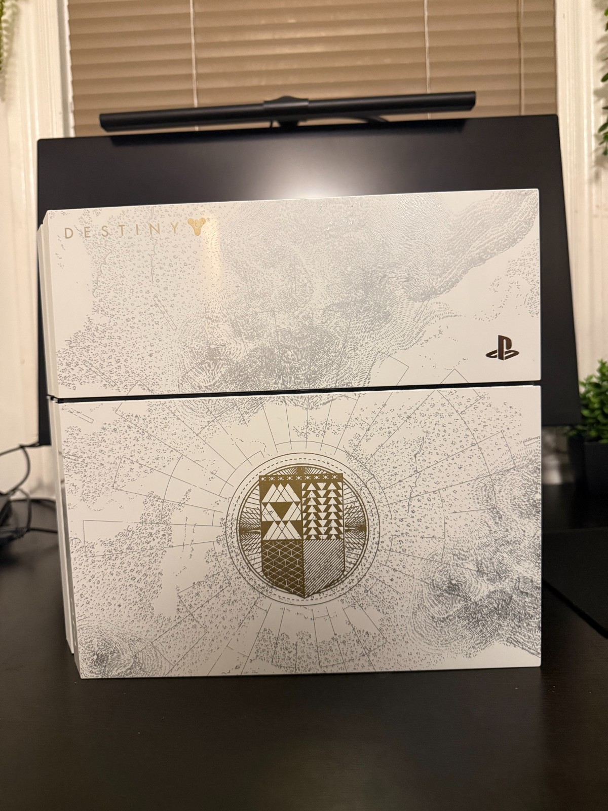 Sony PlayStation 4 – Destiny: The Taken King limited edition console +controller