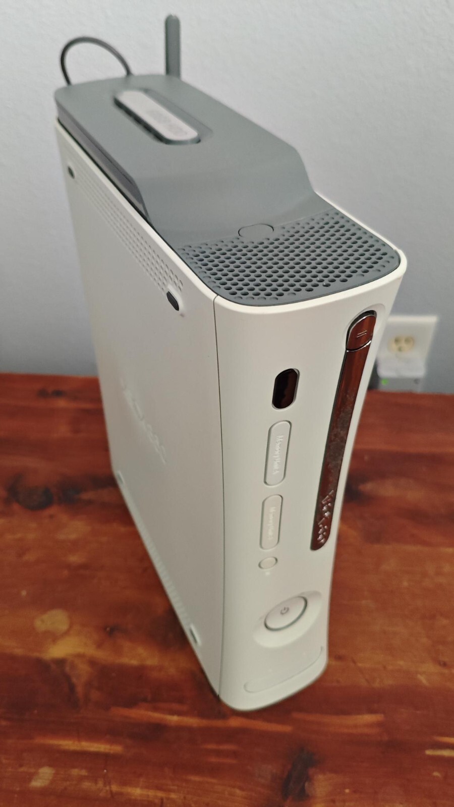Microsoft Xbox 360 System 60GB White Console With Wi-Fi Antenna Used