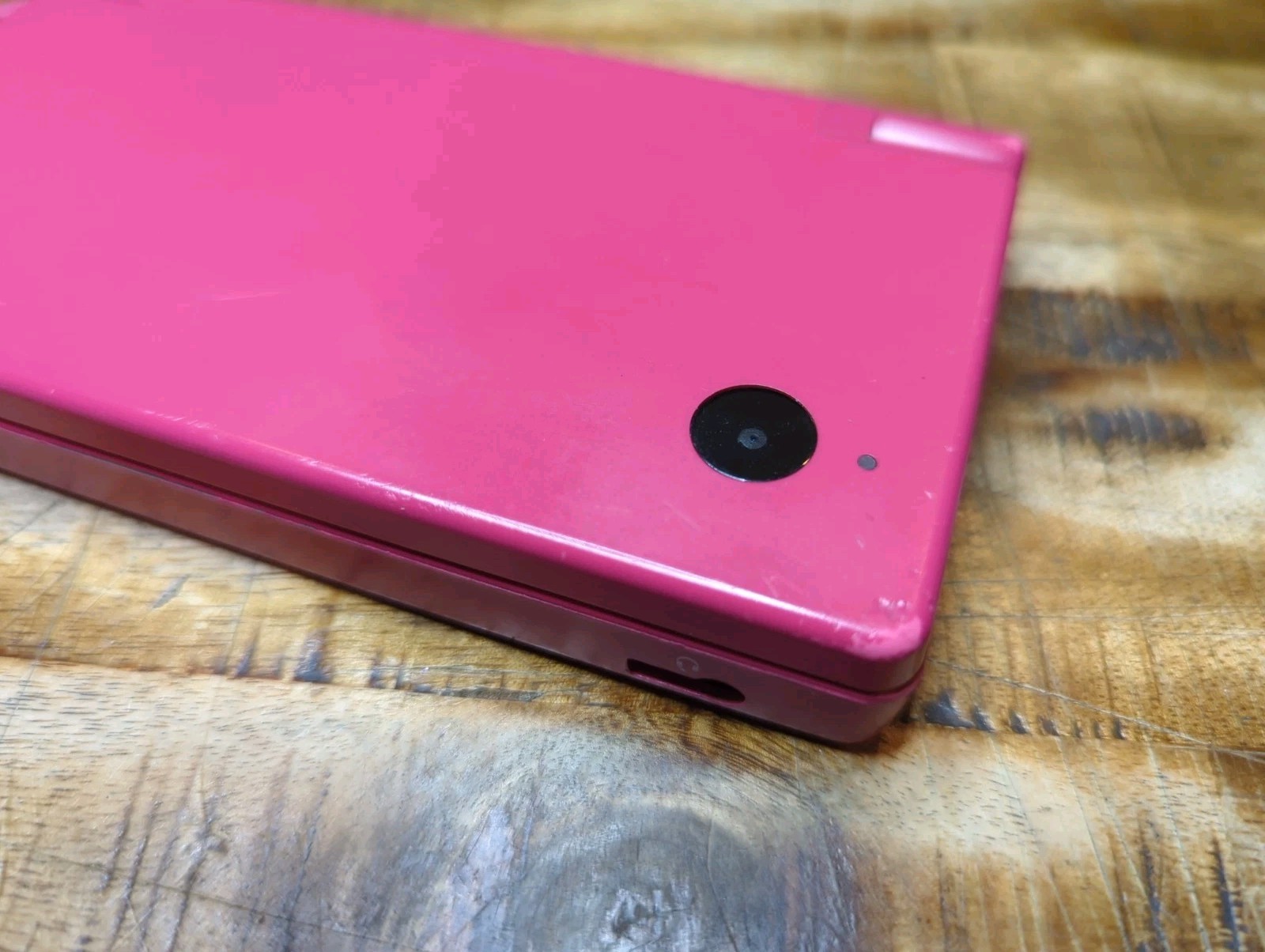 Pink Nintendo DSI Game Console with Case, Charger & Stylus. Won’t Charge