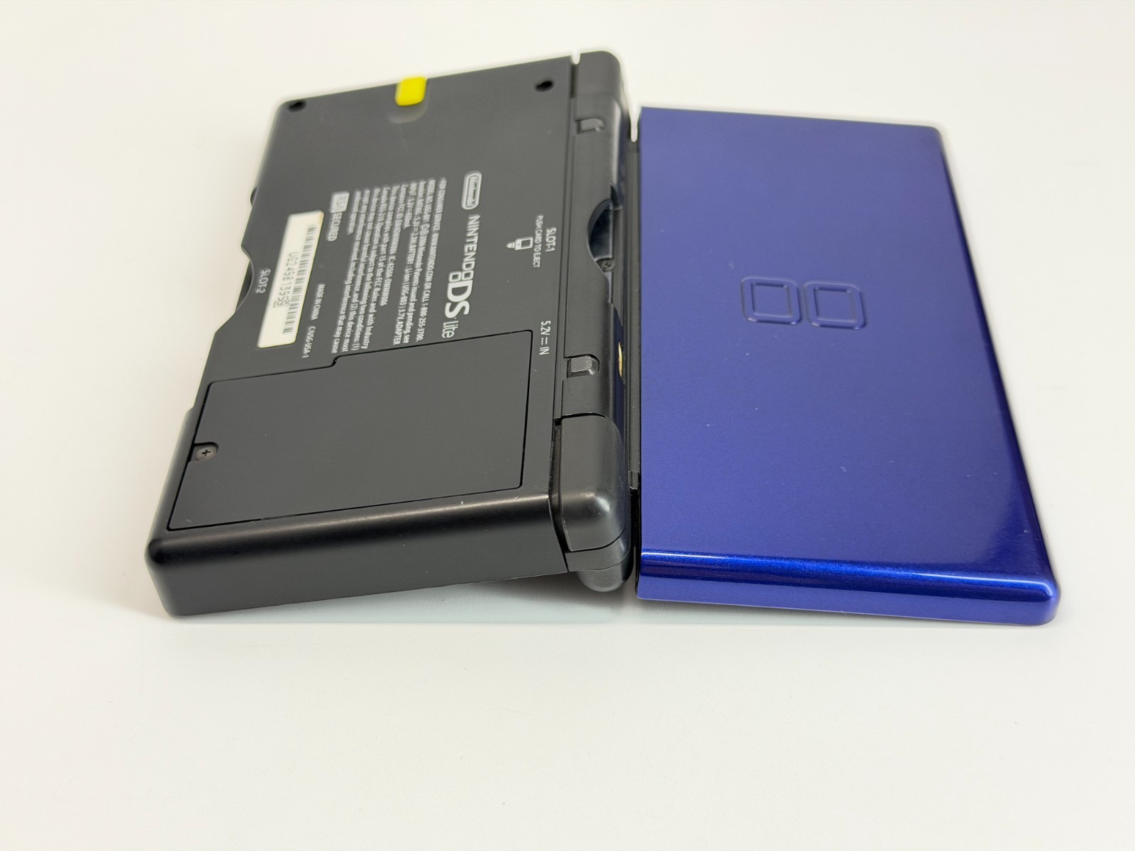 Nintendo DS Lite Blue/Black Handheld System Bundle *Cracked Hinge*